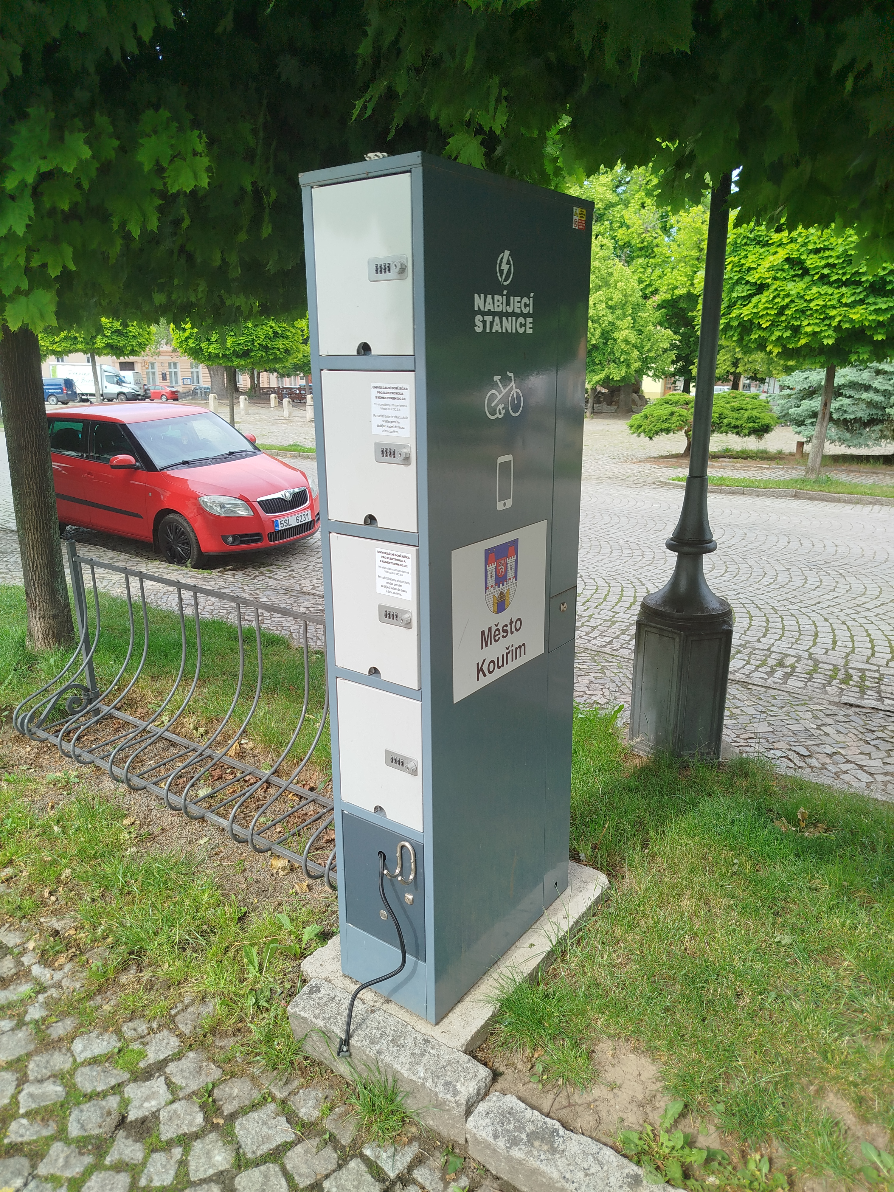 Nabíjecí stanice pro elektrokola a mobilní zařízení foto 2