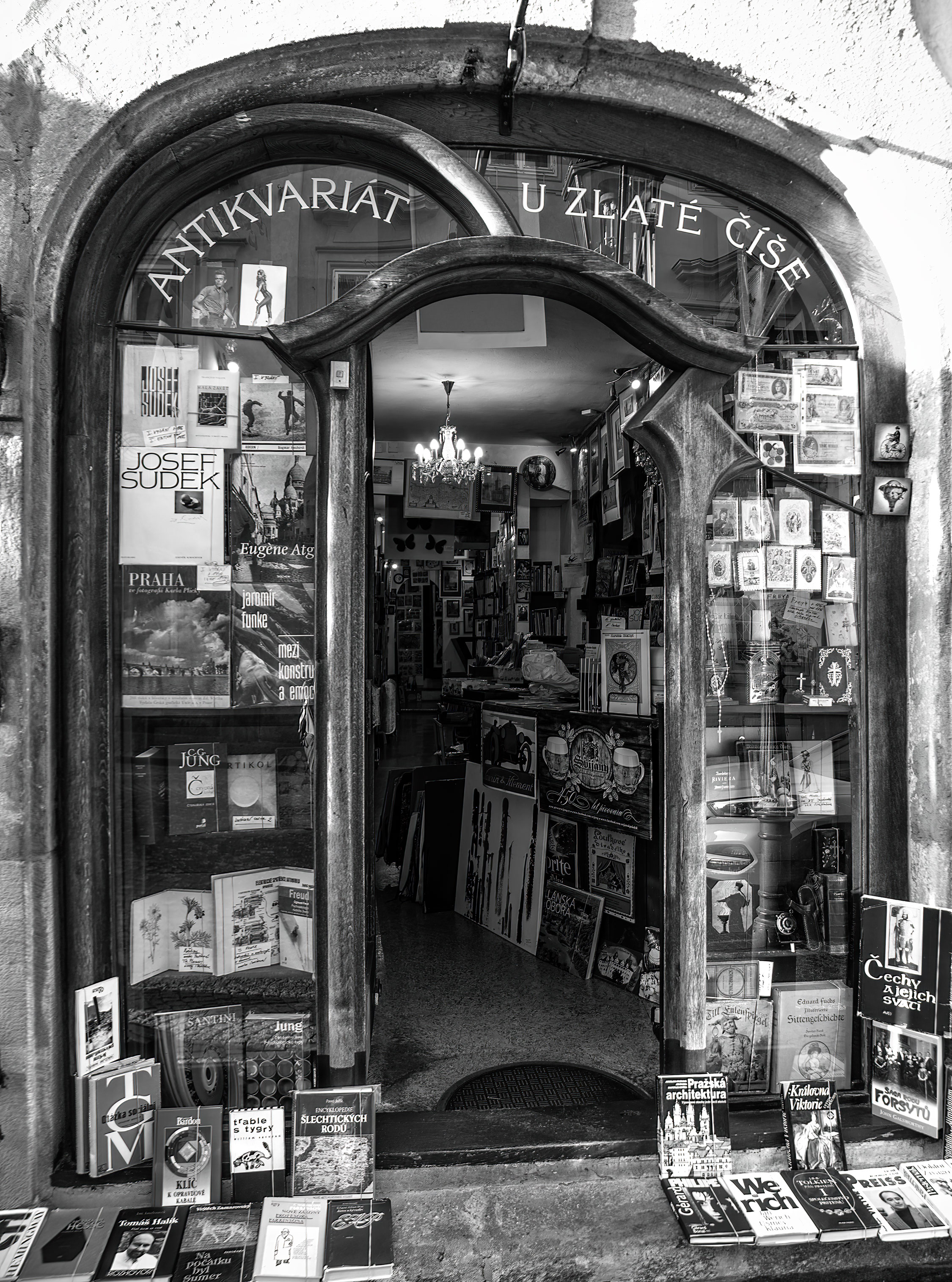 Antikvariát Nerudova foto 6