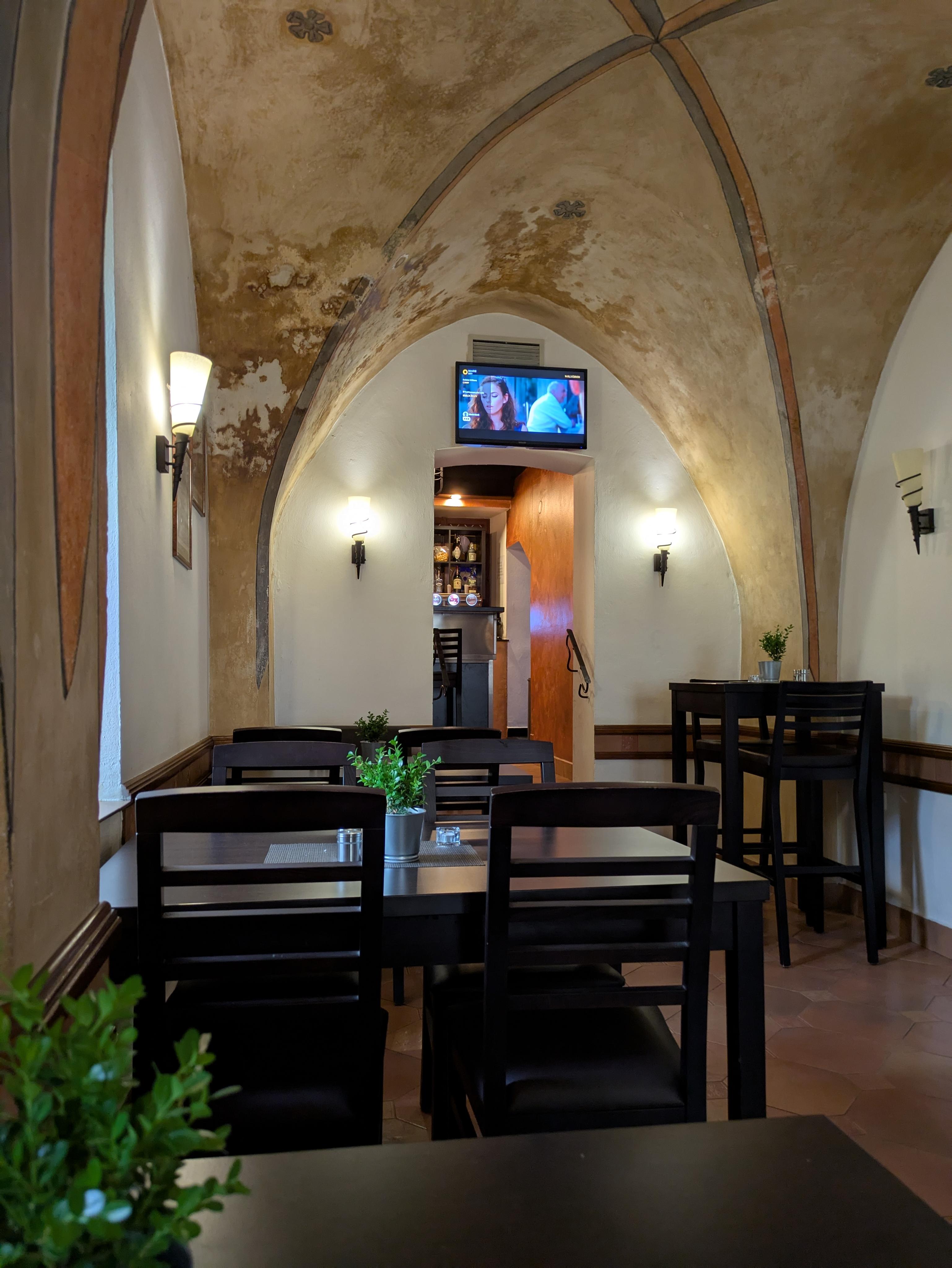 Restaurace a hotel Bílá paní s.r.o. foto 4