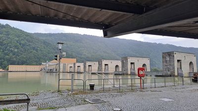 Jochenstein power station (Hydroelectric power station)  Mapy.com