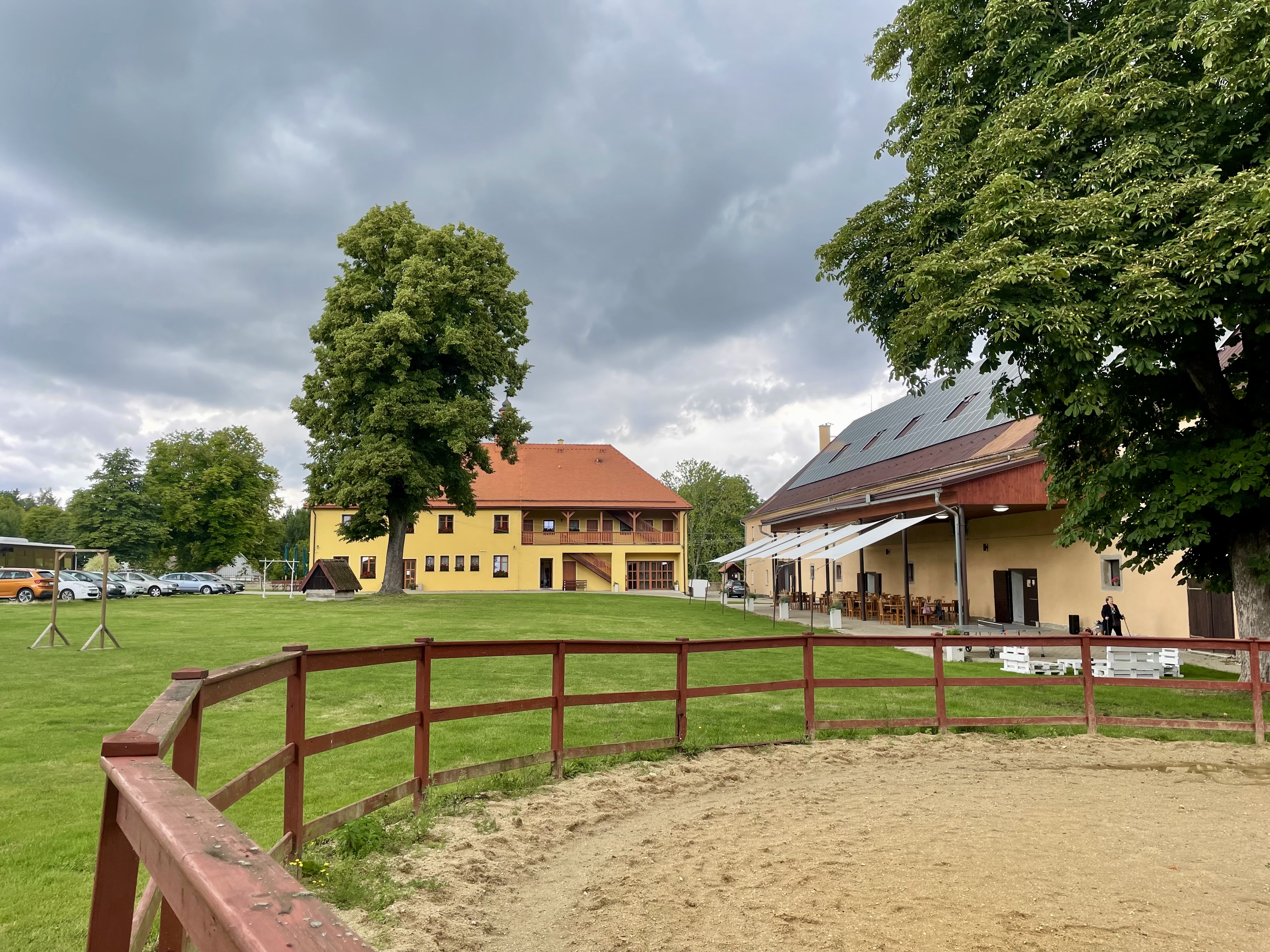 Restaurace Zámecký dvůr Černousy foto 3