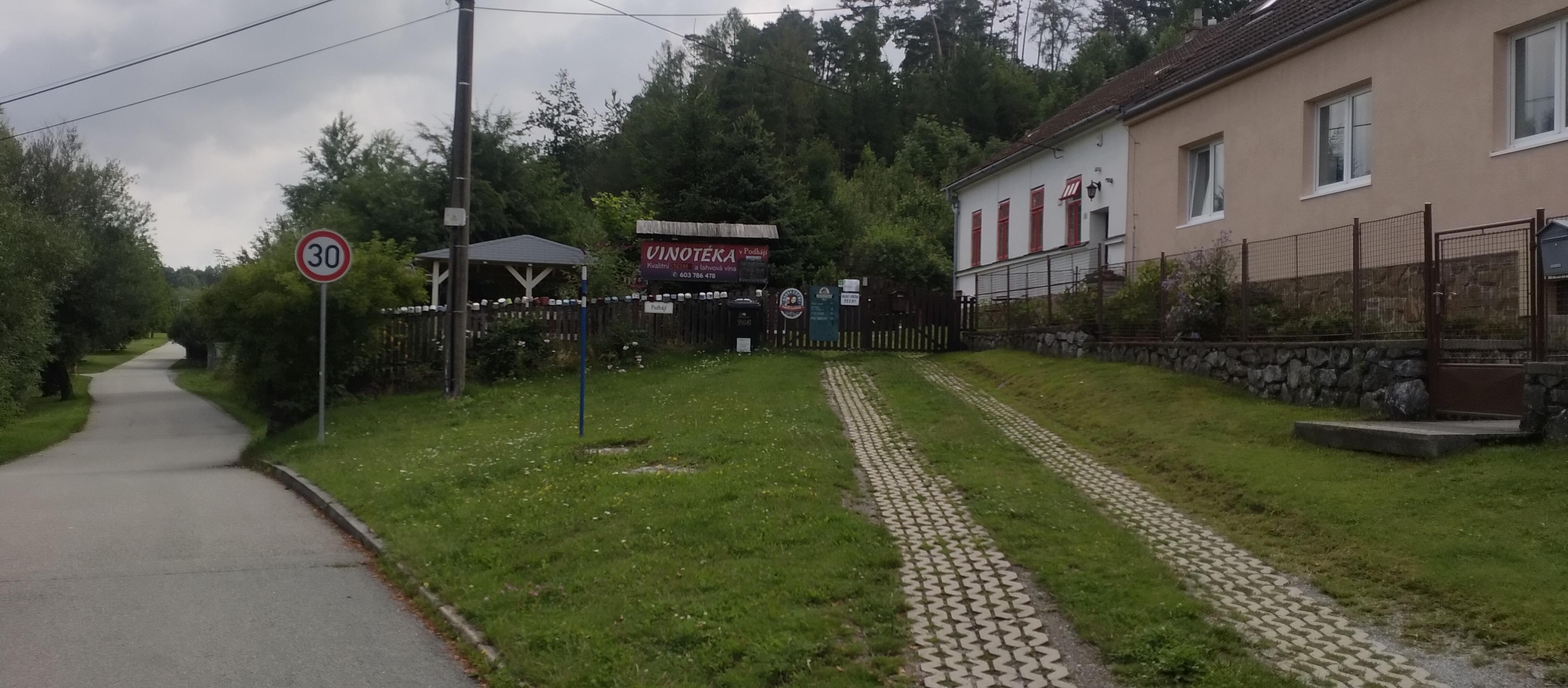 Vinotéka/Pivotéka v Podhájí foto 4