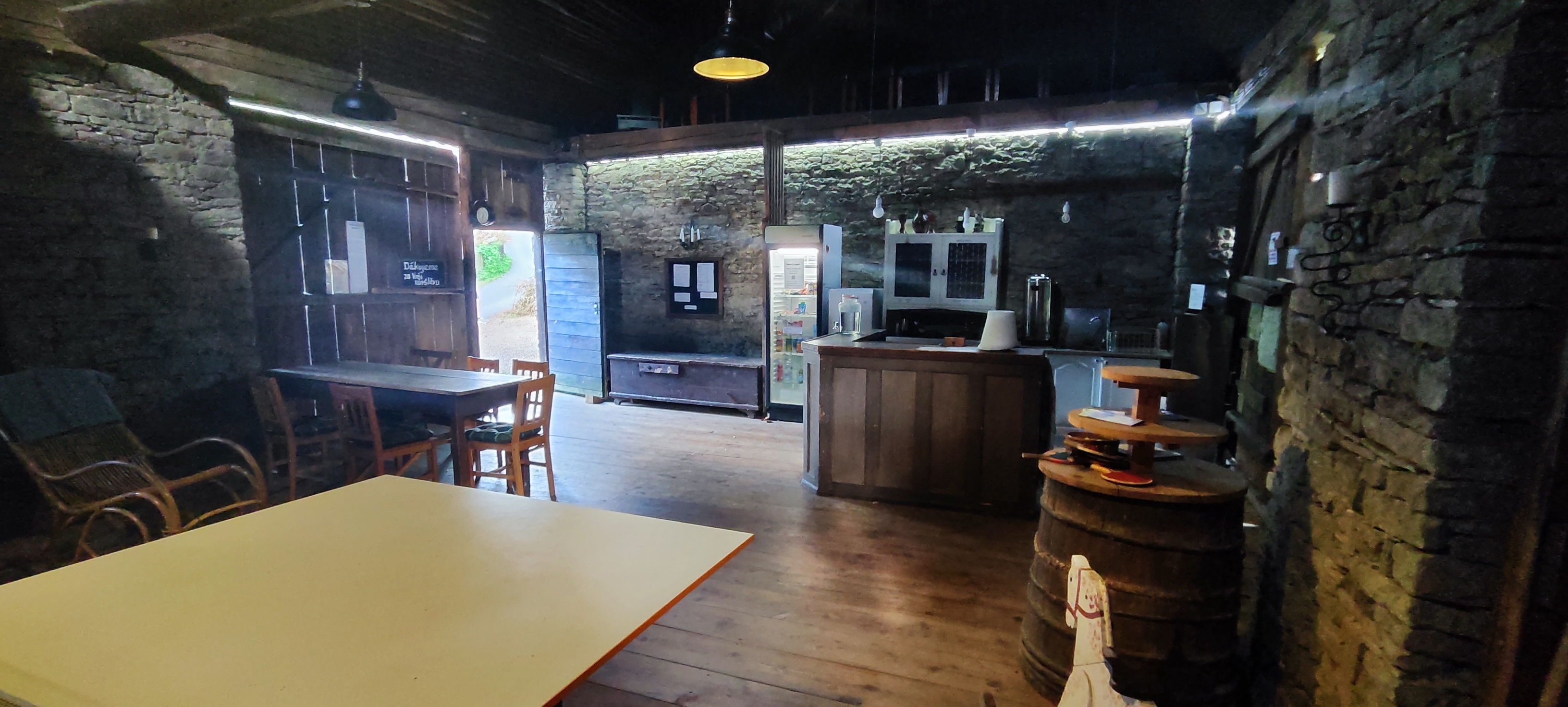 Samoobslužný bar ve stodole foto 6