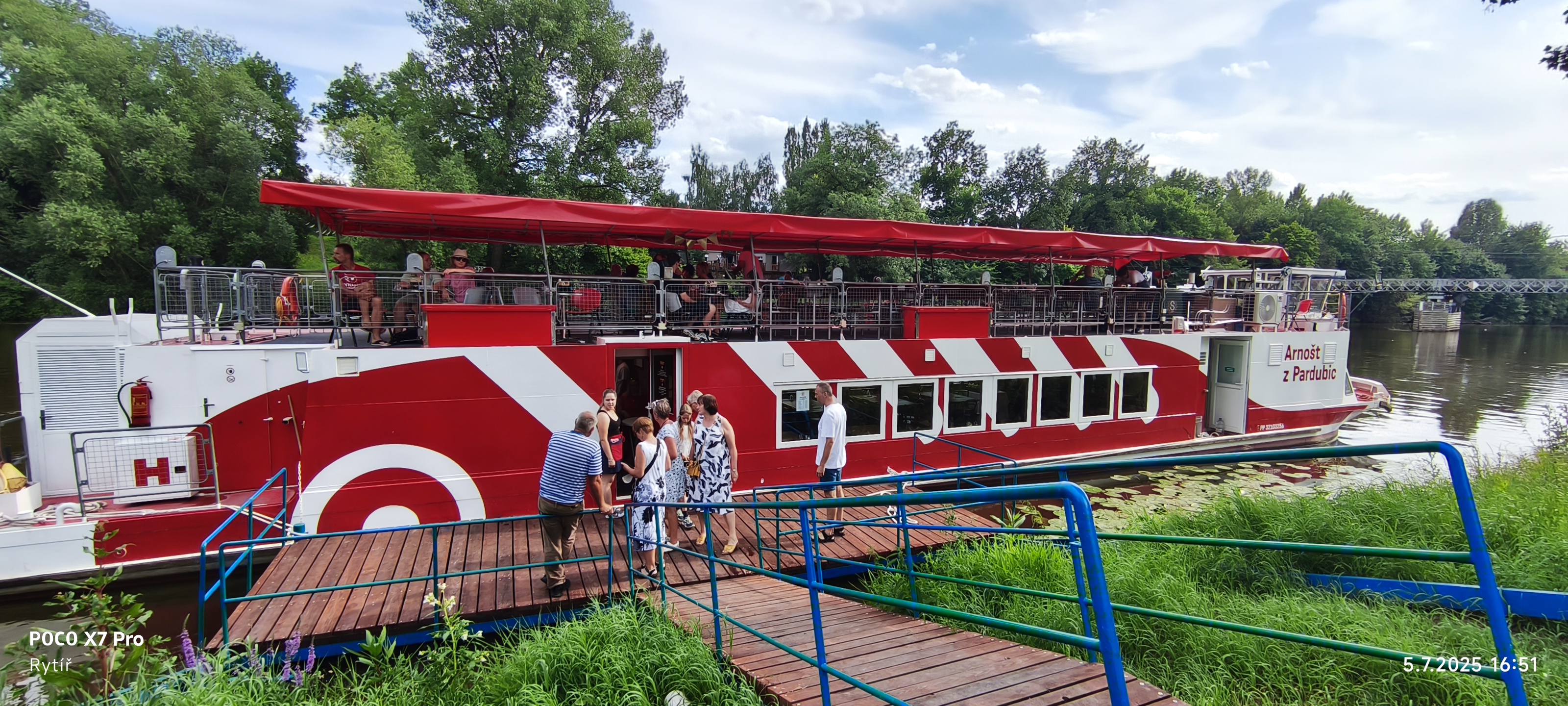 Restaurační a výletní loď Arnošt z Pardubic foto 3