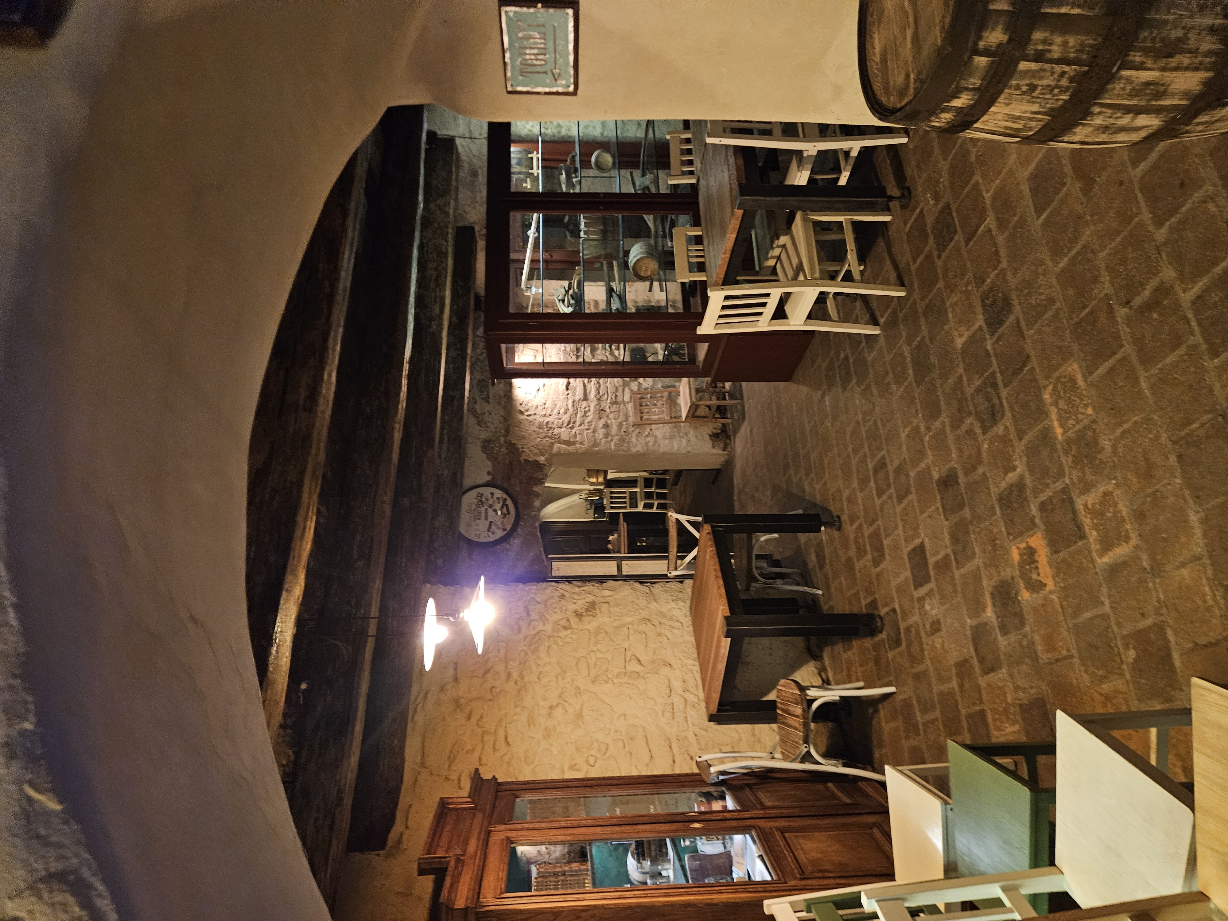 Thomas•Dyntar original Trebic whisky bar foto 3