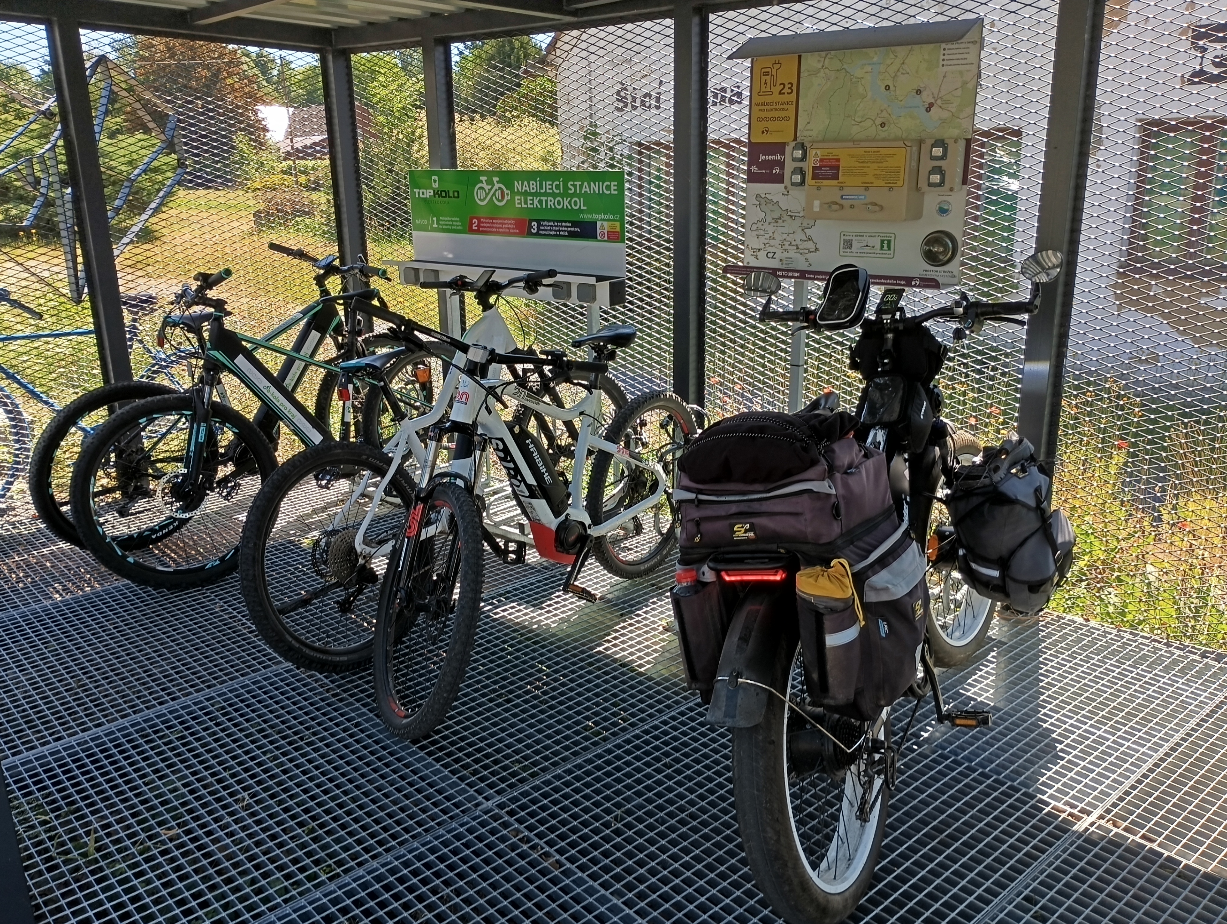 Nabíjecí stanice Turistické informační centrum Slezská Harta foto 4