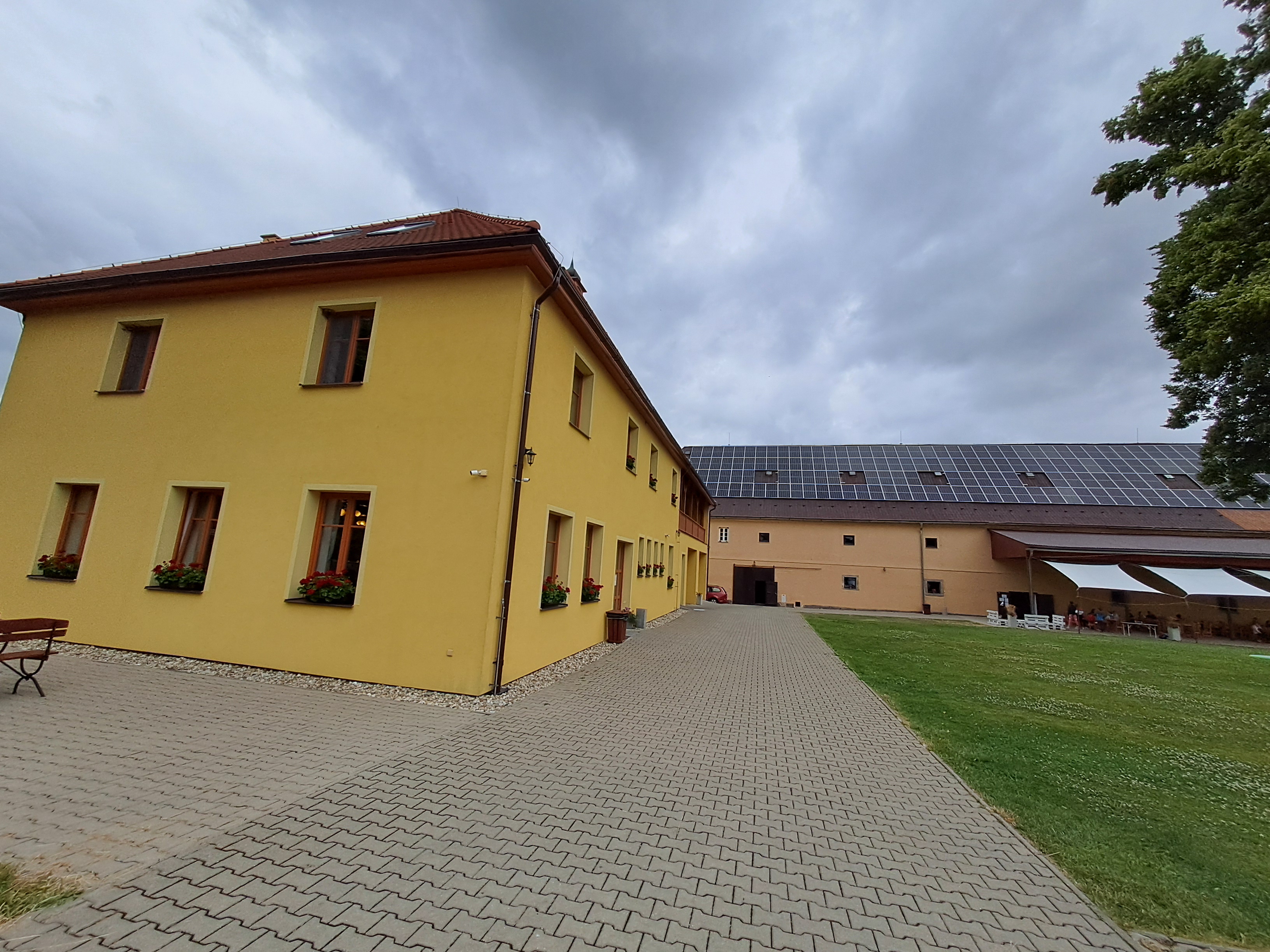 Restaurace Zámecký dvůr Černousy foto 5