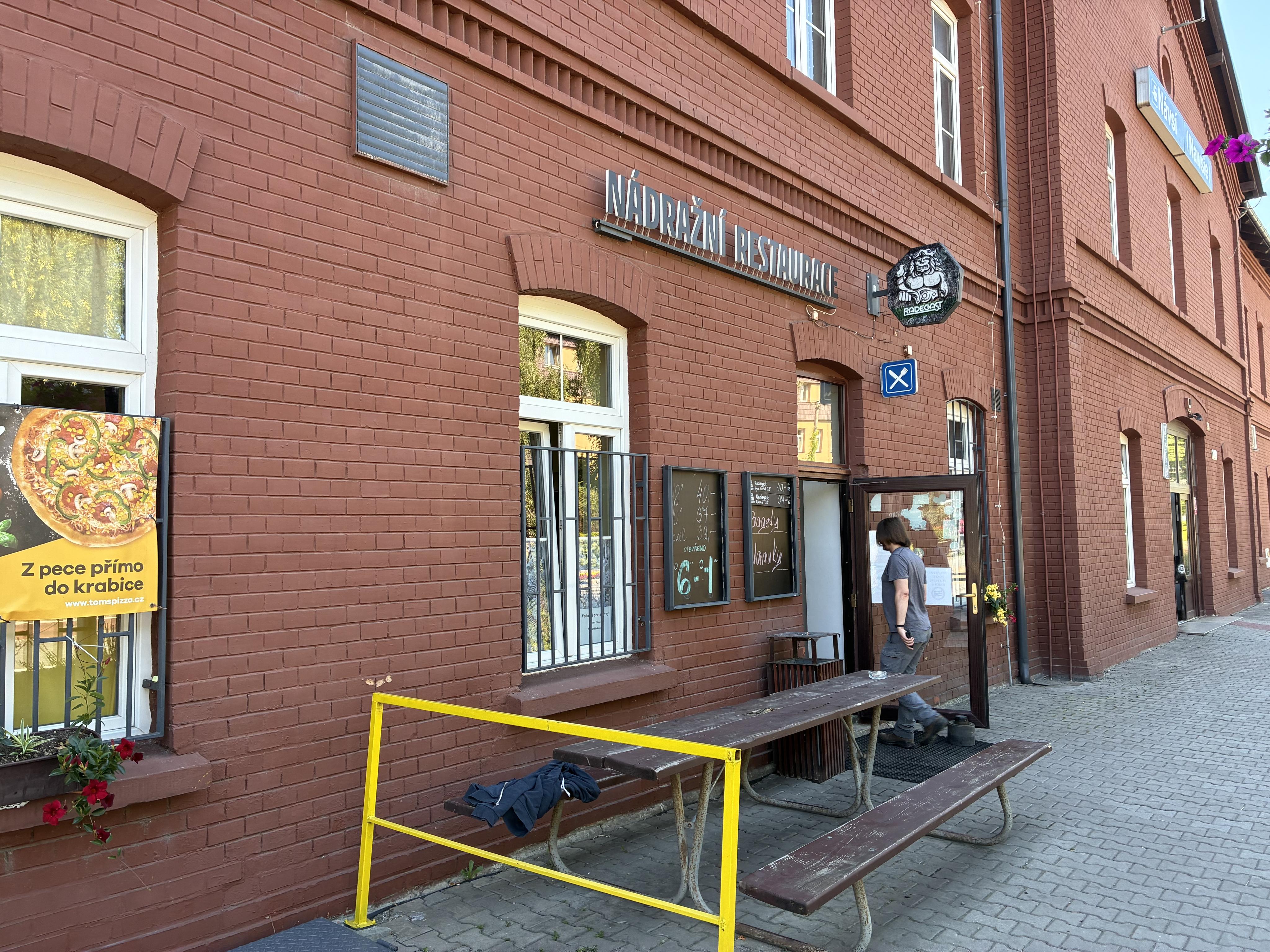 Nádražní restaurace foto 2