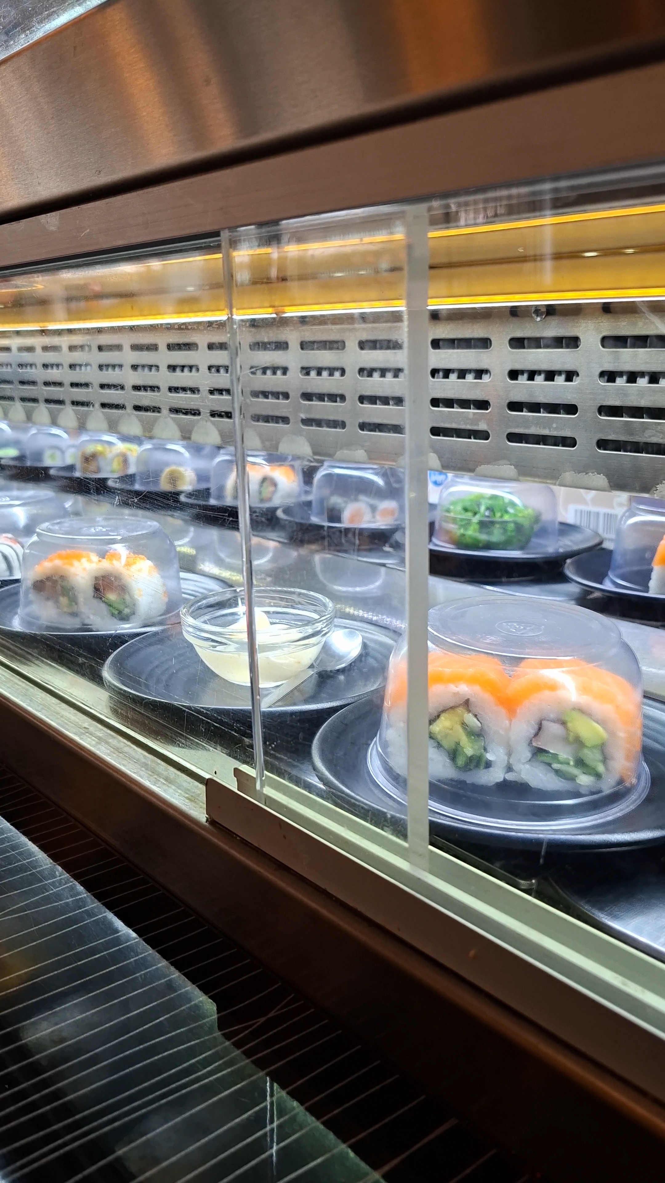 Anawa running sushi foto 2