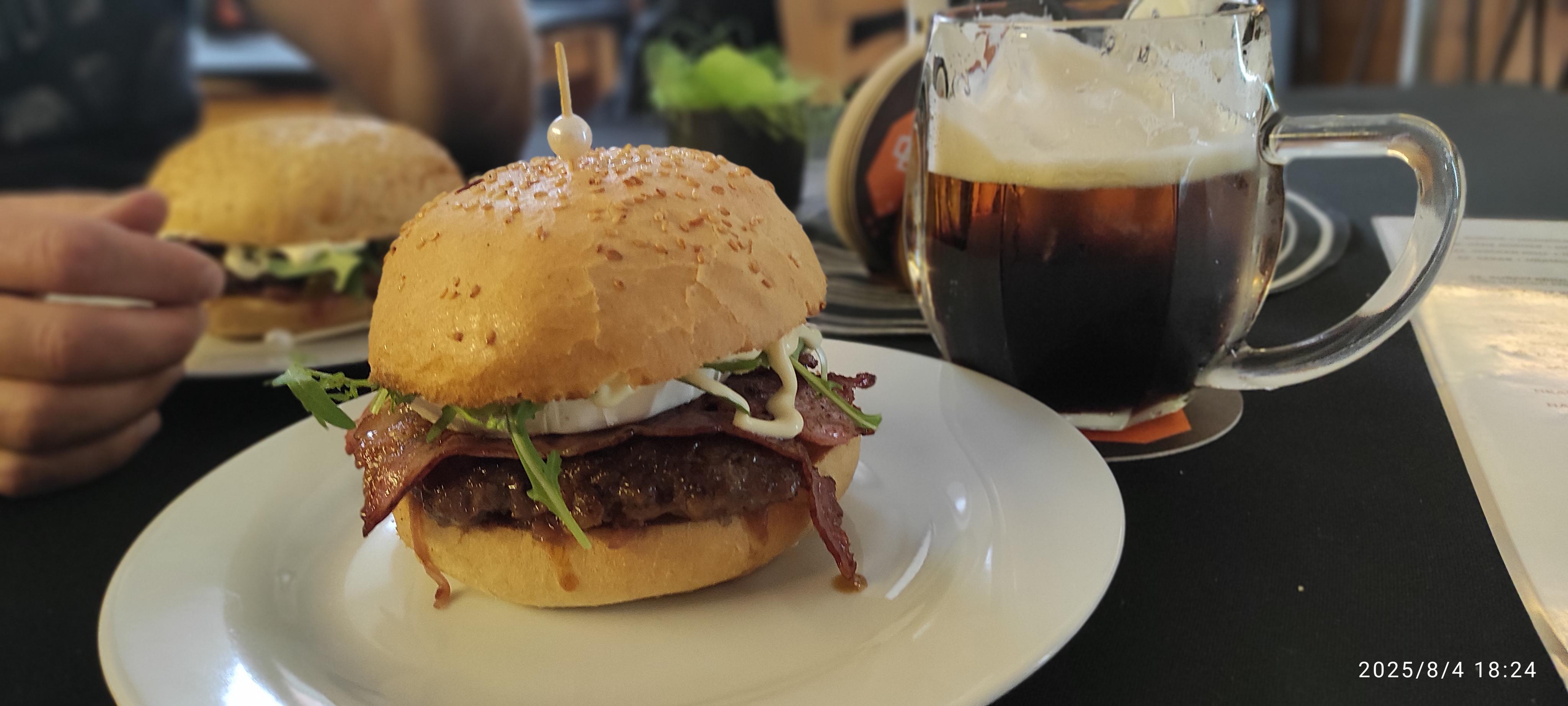DeDe Burger foto 3