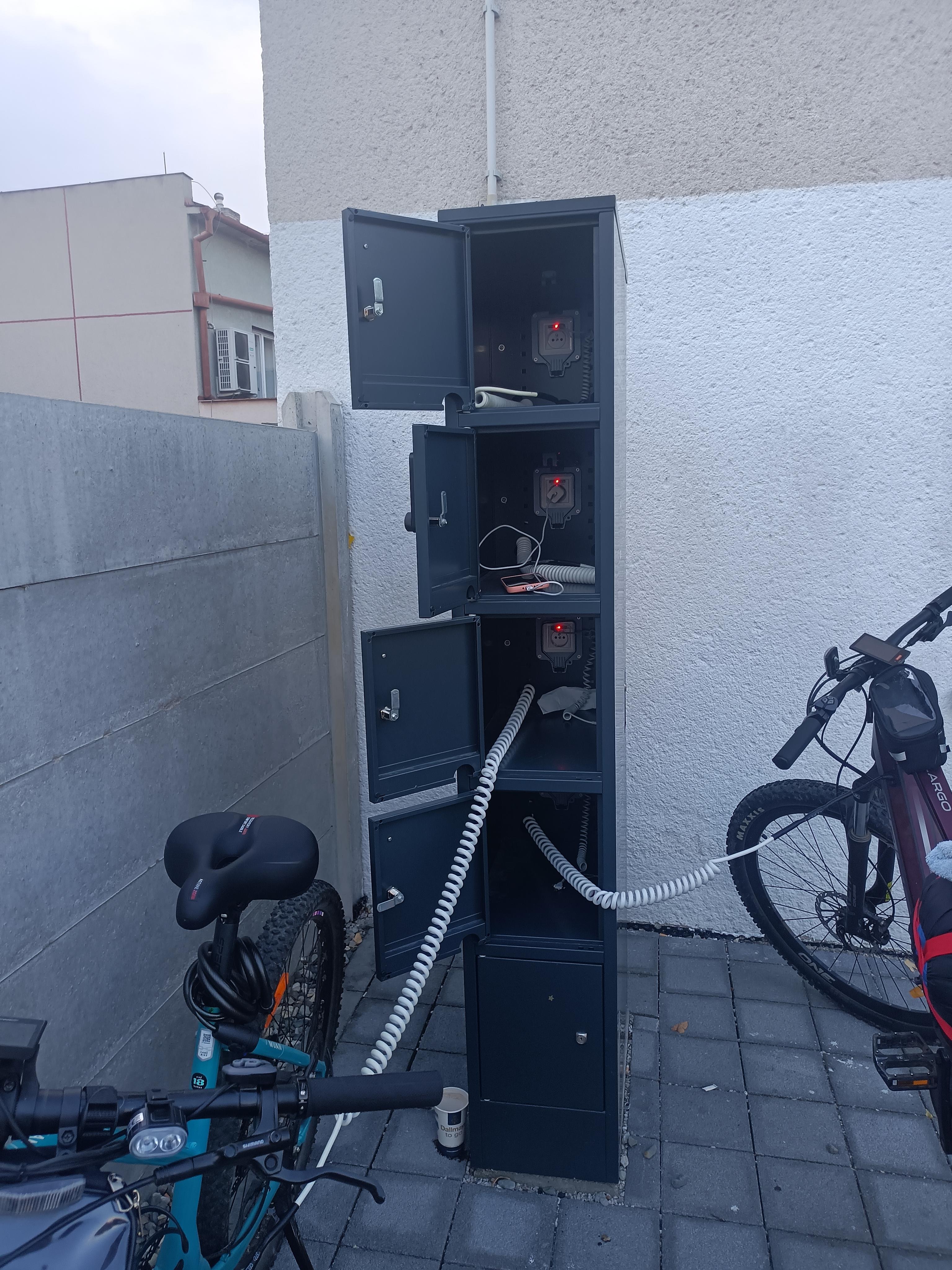 Nabíjecí stanice pro elektrokola Bojkovice foto 5