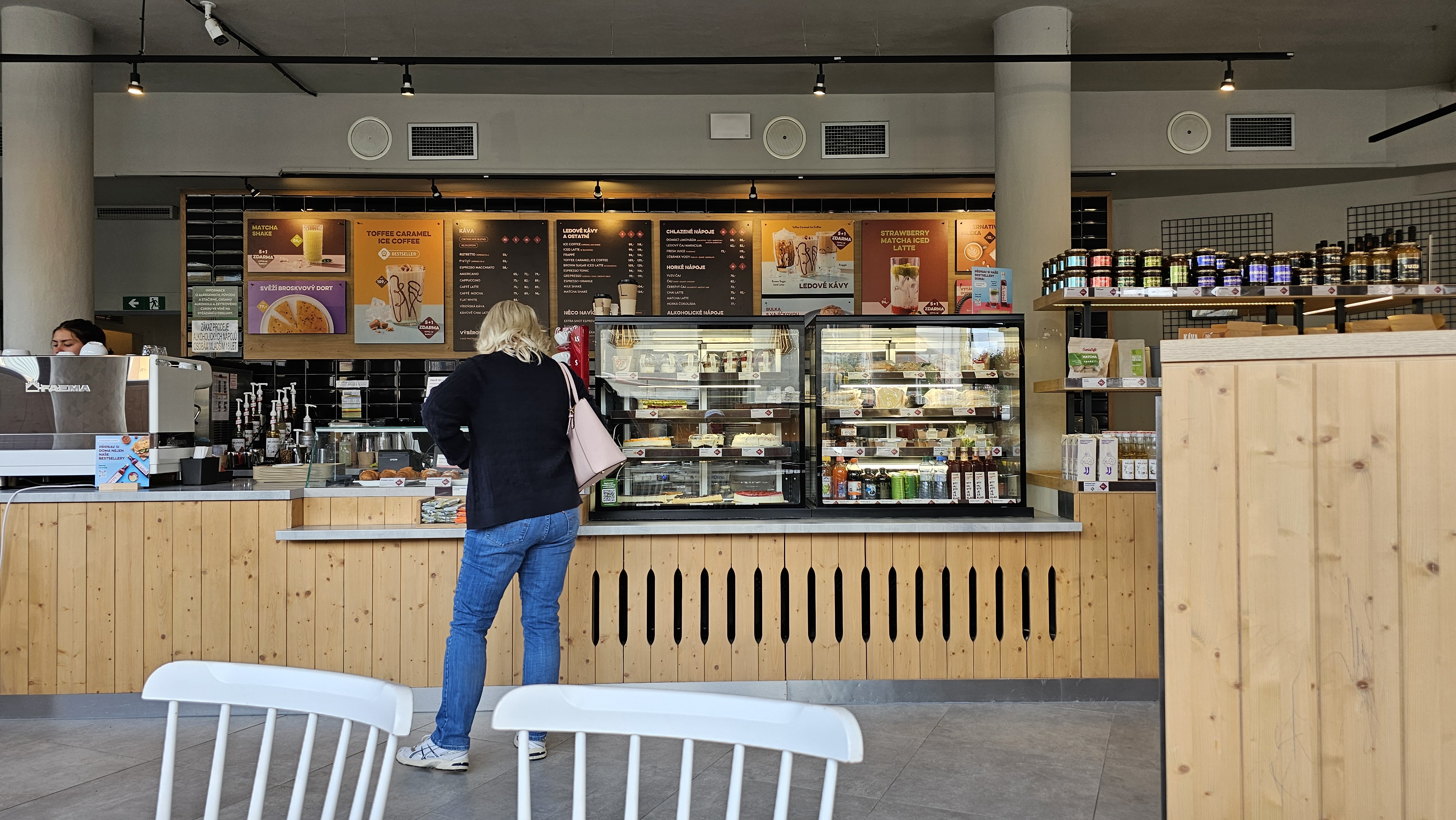 CrossCafe Plzeňská brána foto 3