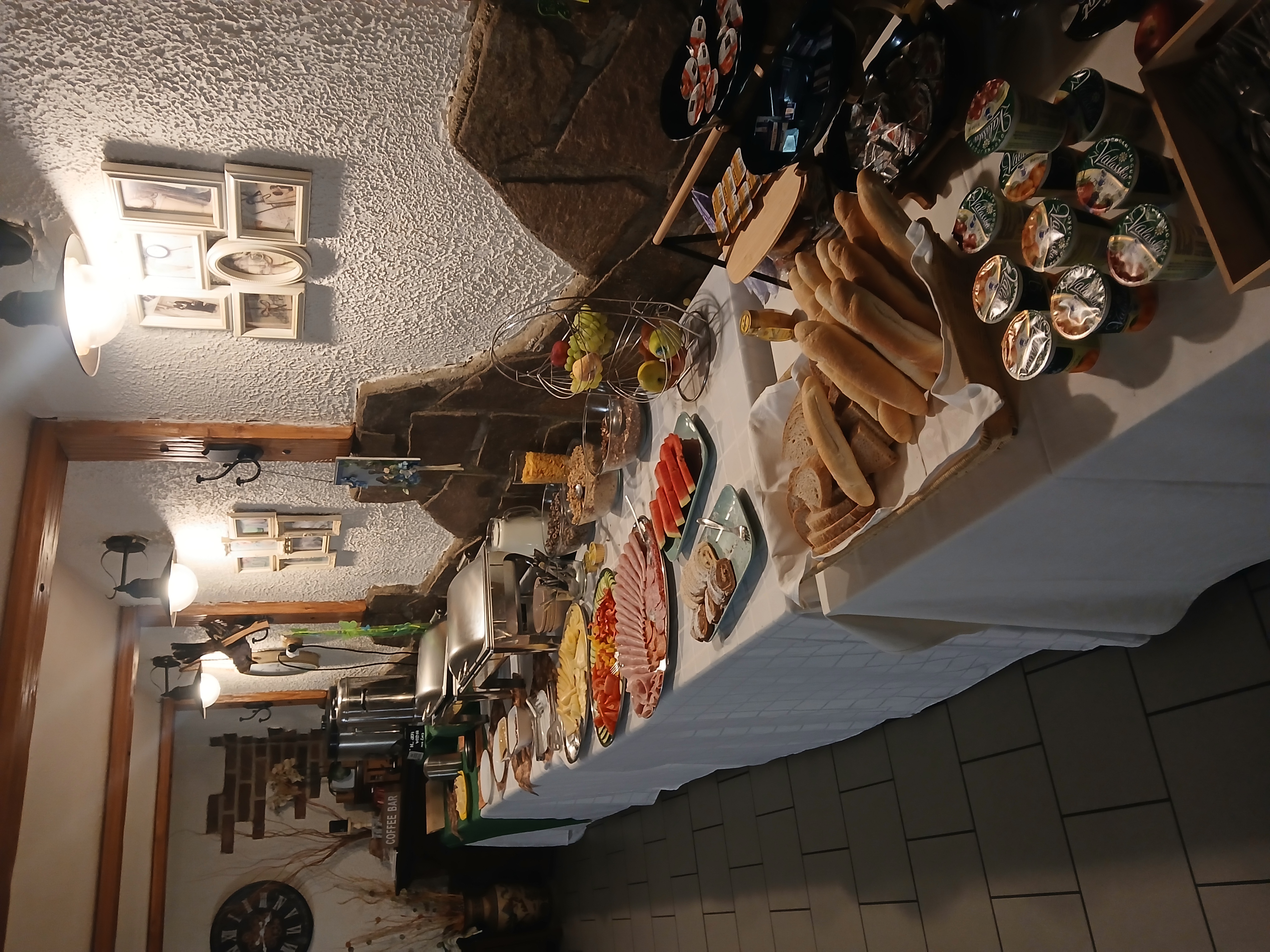 COUNTRY SALOON foto 3