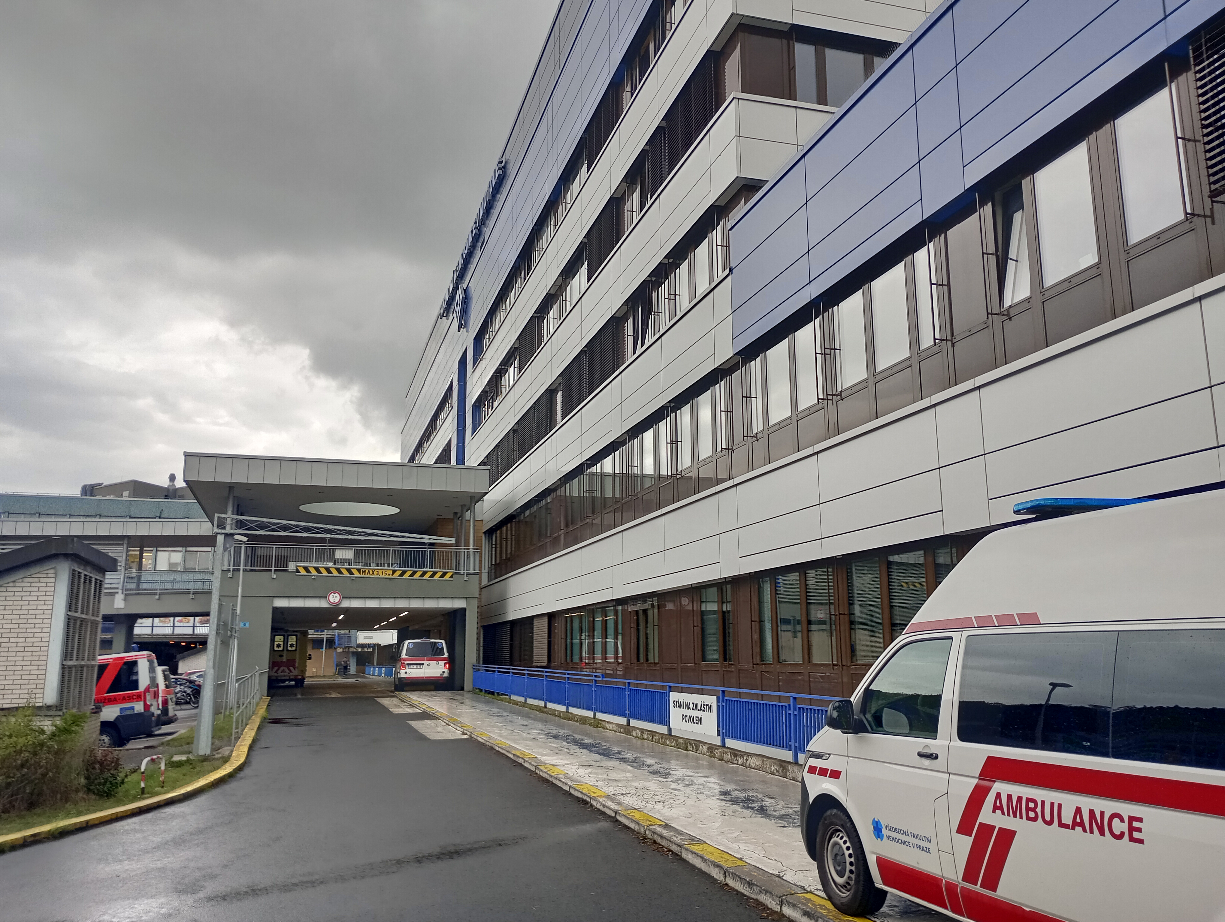 Oddělení urgentního příjmu dospělých FNMH, pracoviště Motol foto 1