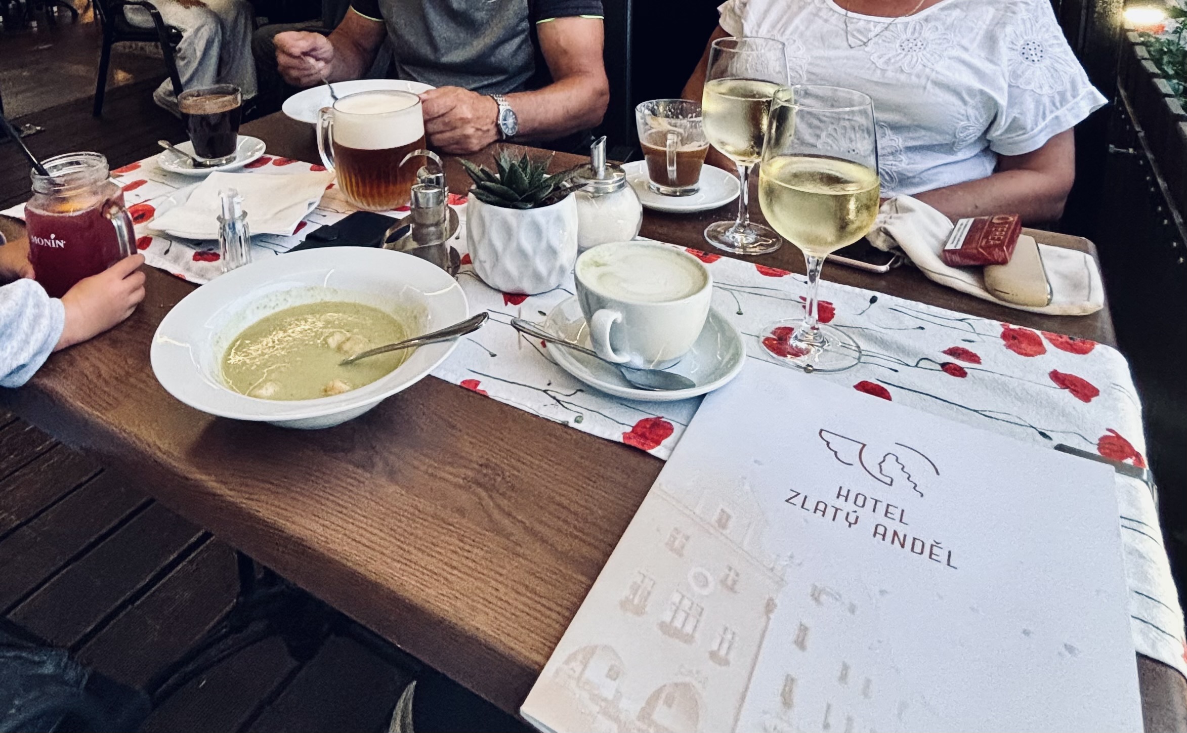 Kavárna Zlatý anděl foto 3