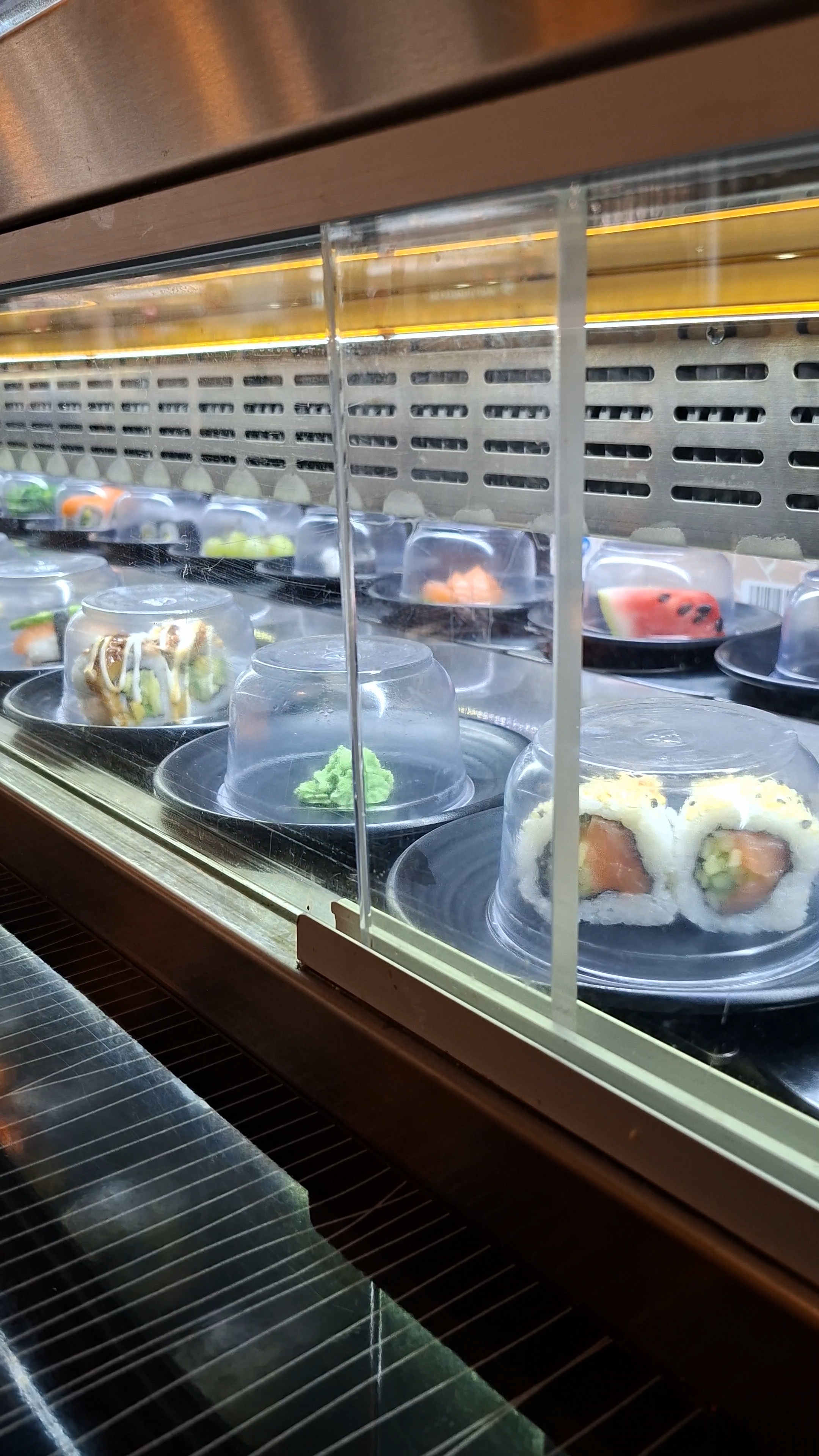 Anawa running sushi foto 1