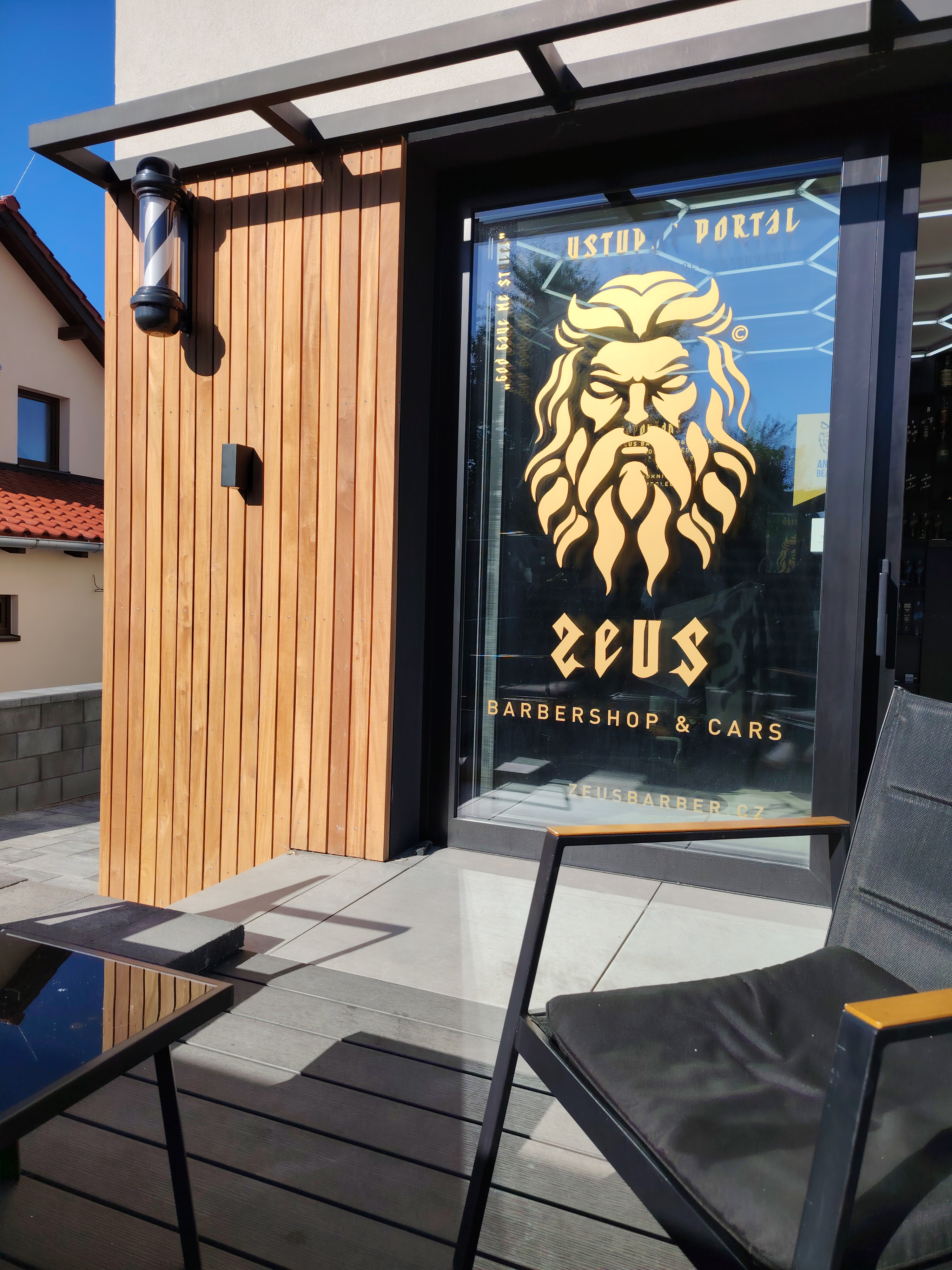 ZEUS BARBERSHOP & CARS foto 3