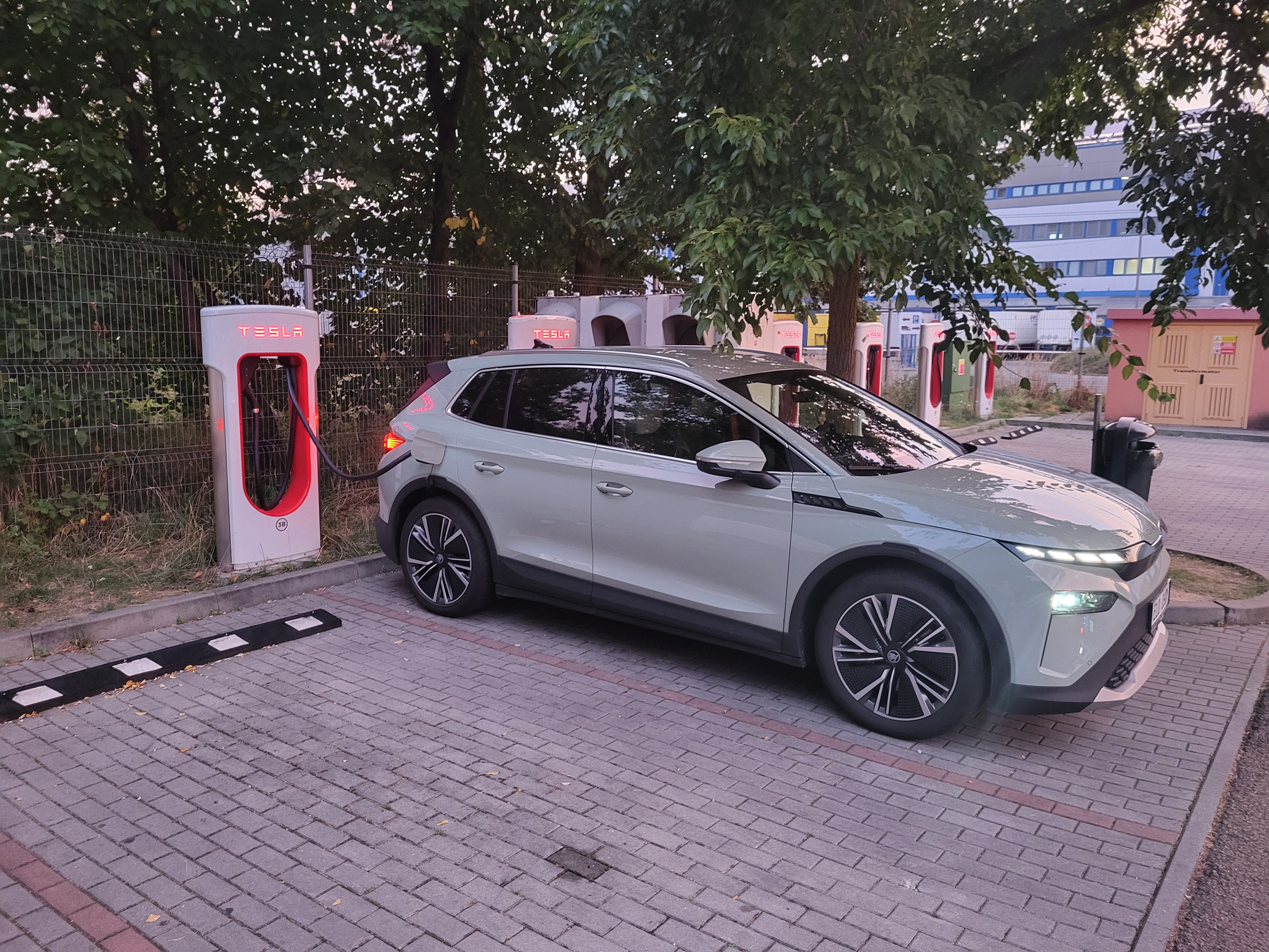 Nabíjecí stanice Tesla supercharger foto 4
