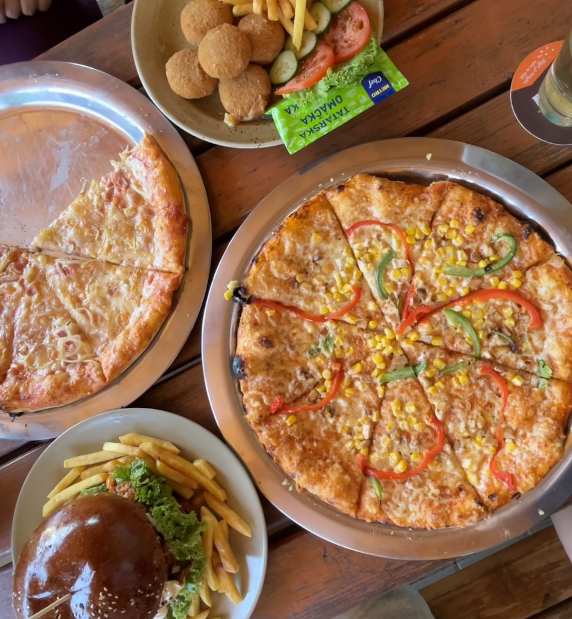 Barney's pizza foto 3
