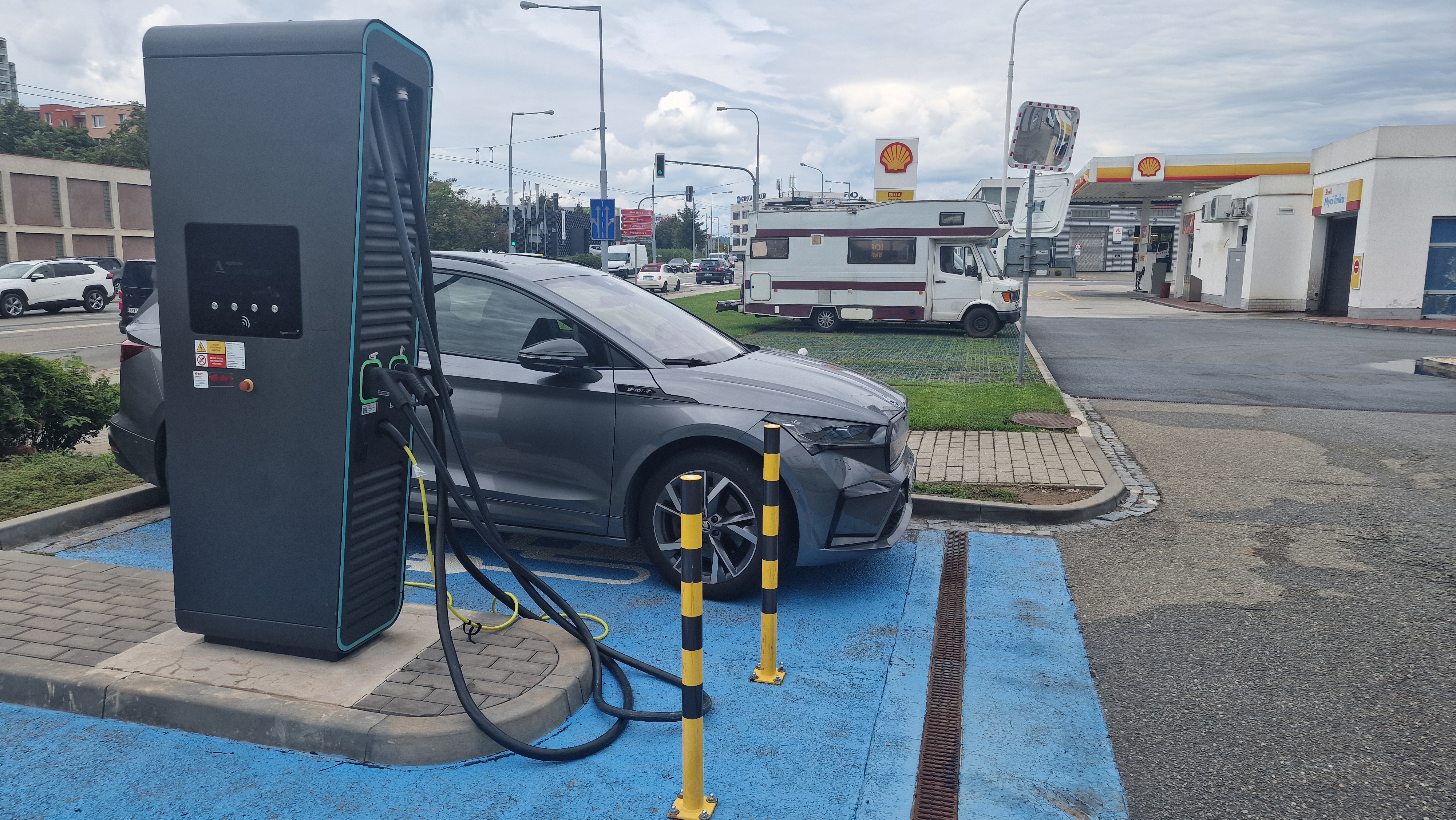 Dobíjecí stanice pro elektromobily foto 1