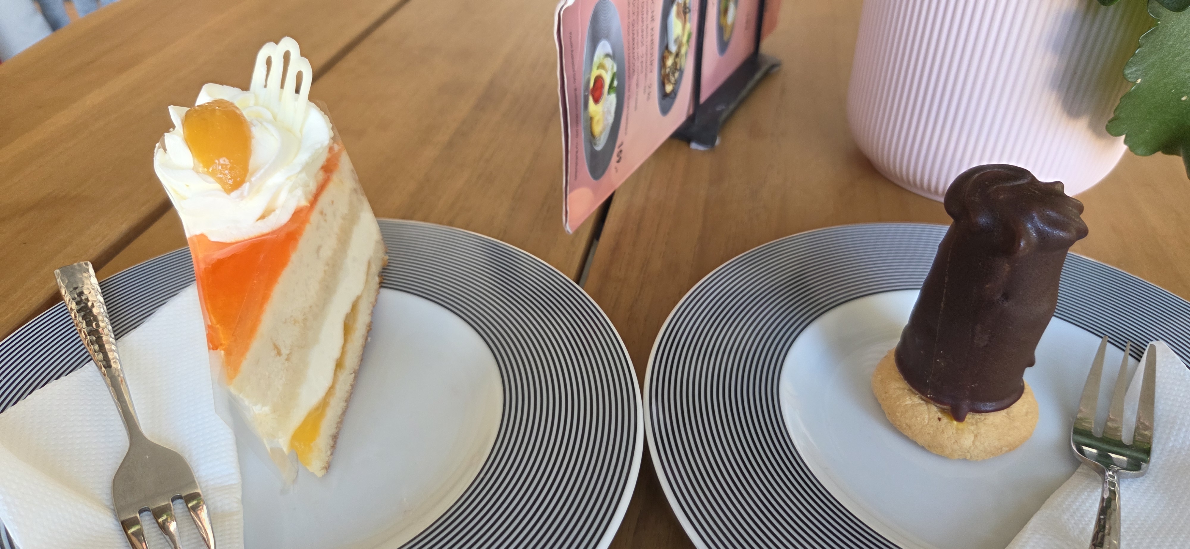 Authentic cafe foto 3