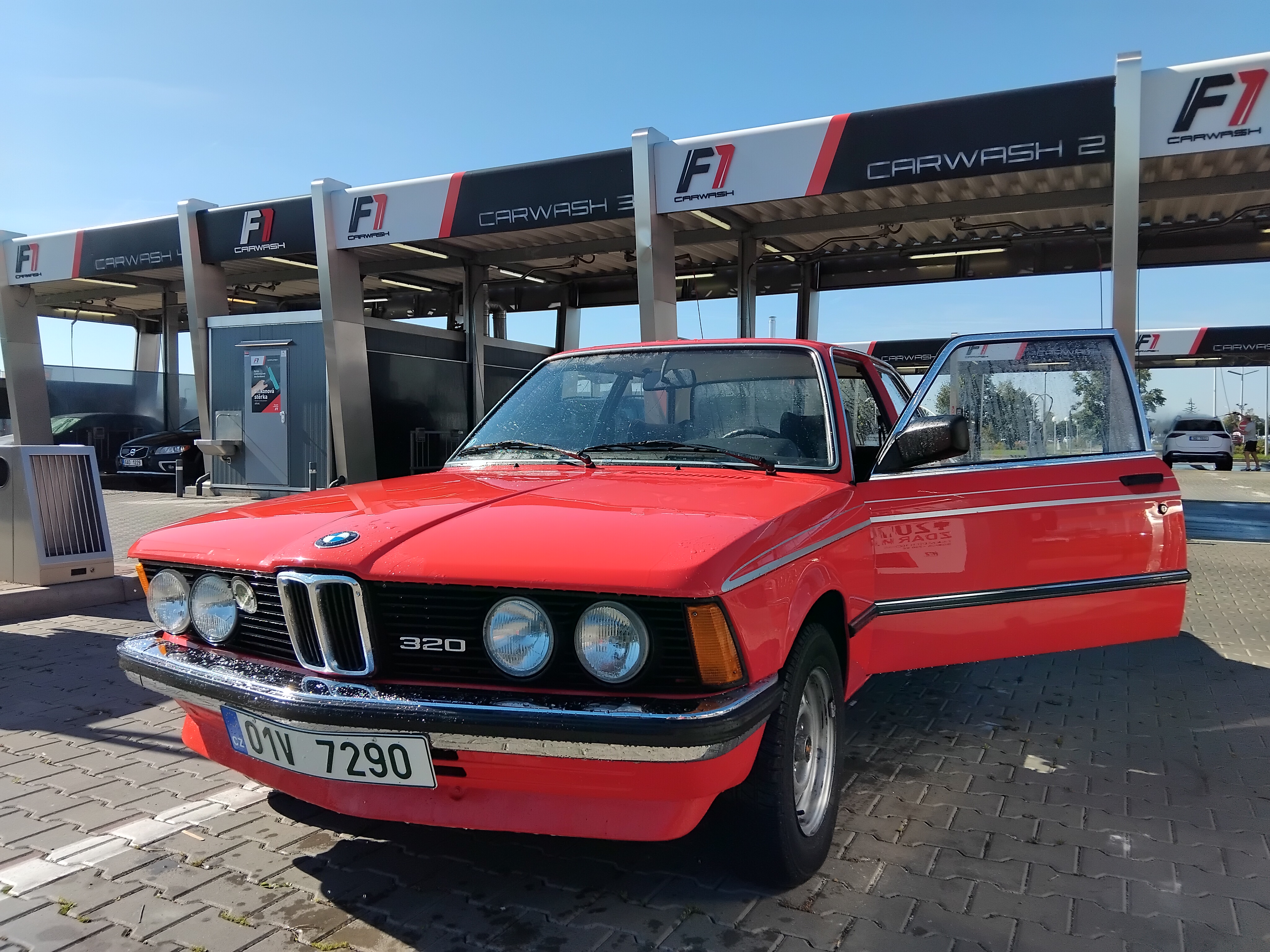 FIRST CARWASH foto 6