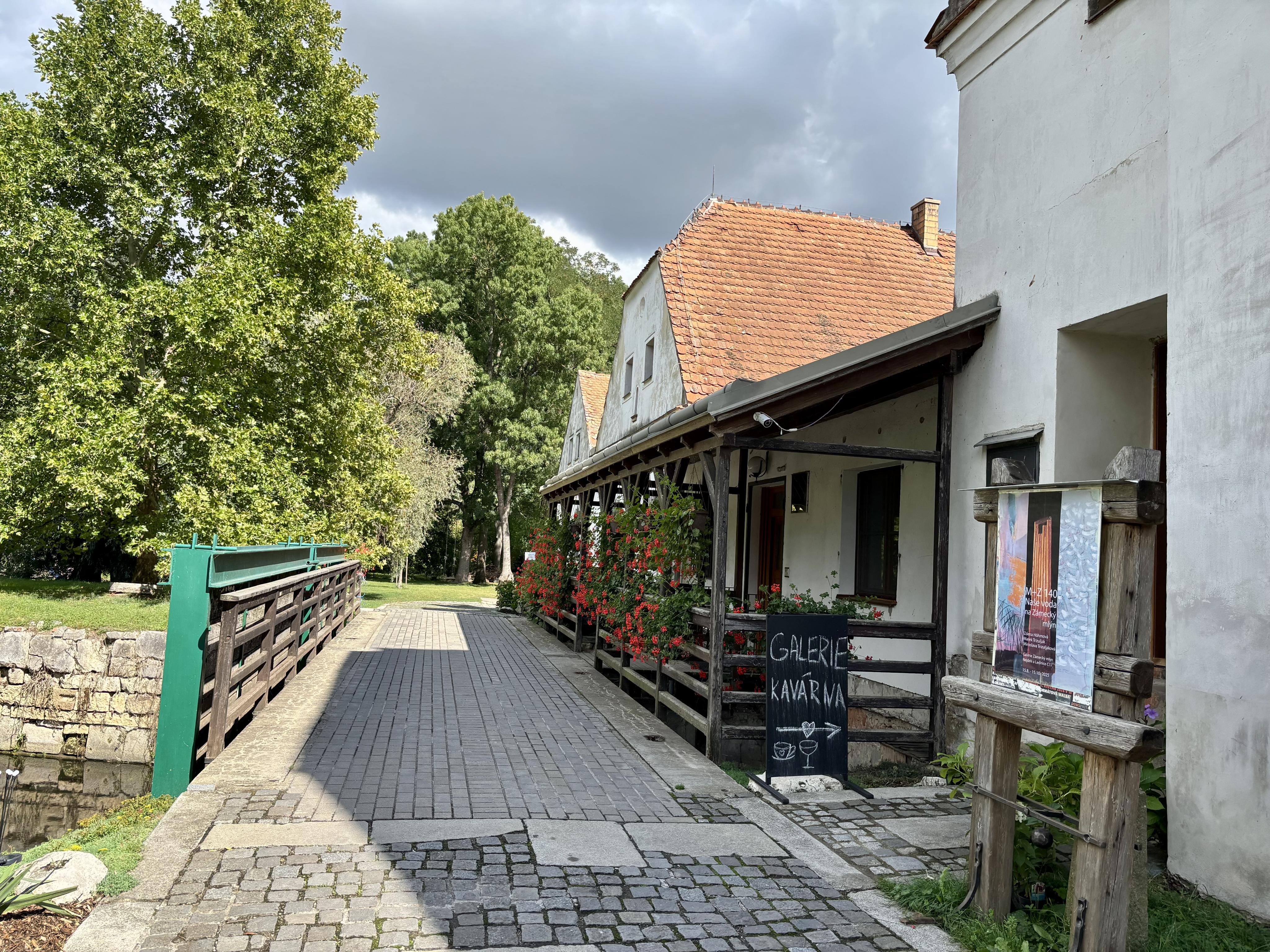 Galerie & Osvěžovna foto 2