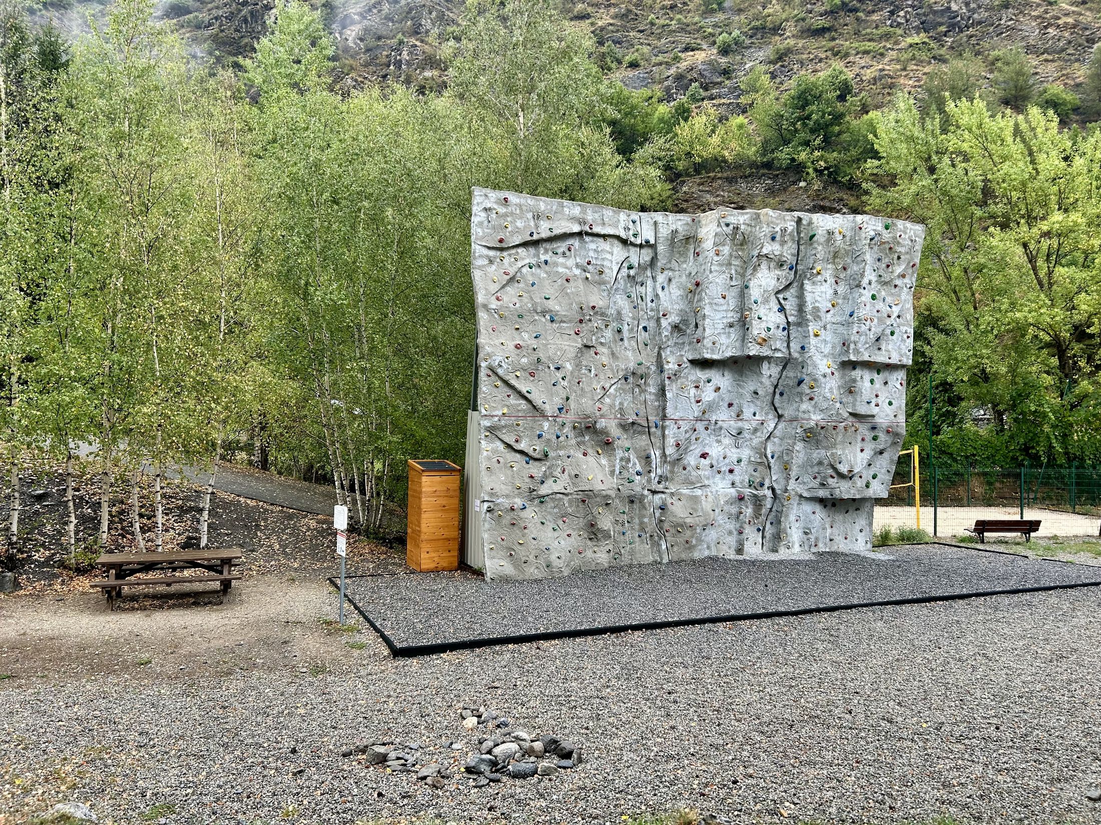 sztuczna ścianka wspinaczkowa