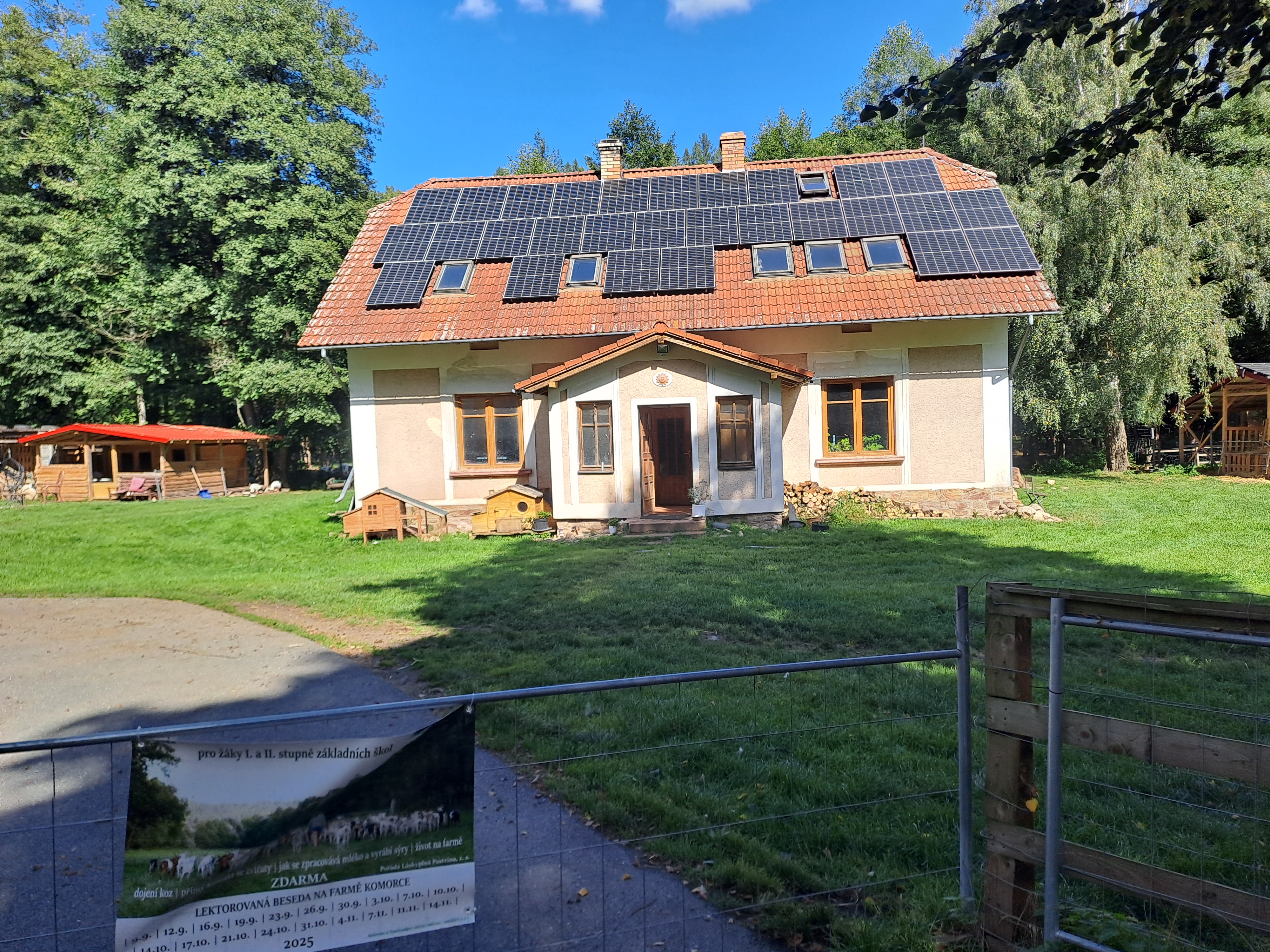 Farma Komorce foto 2