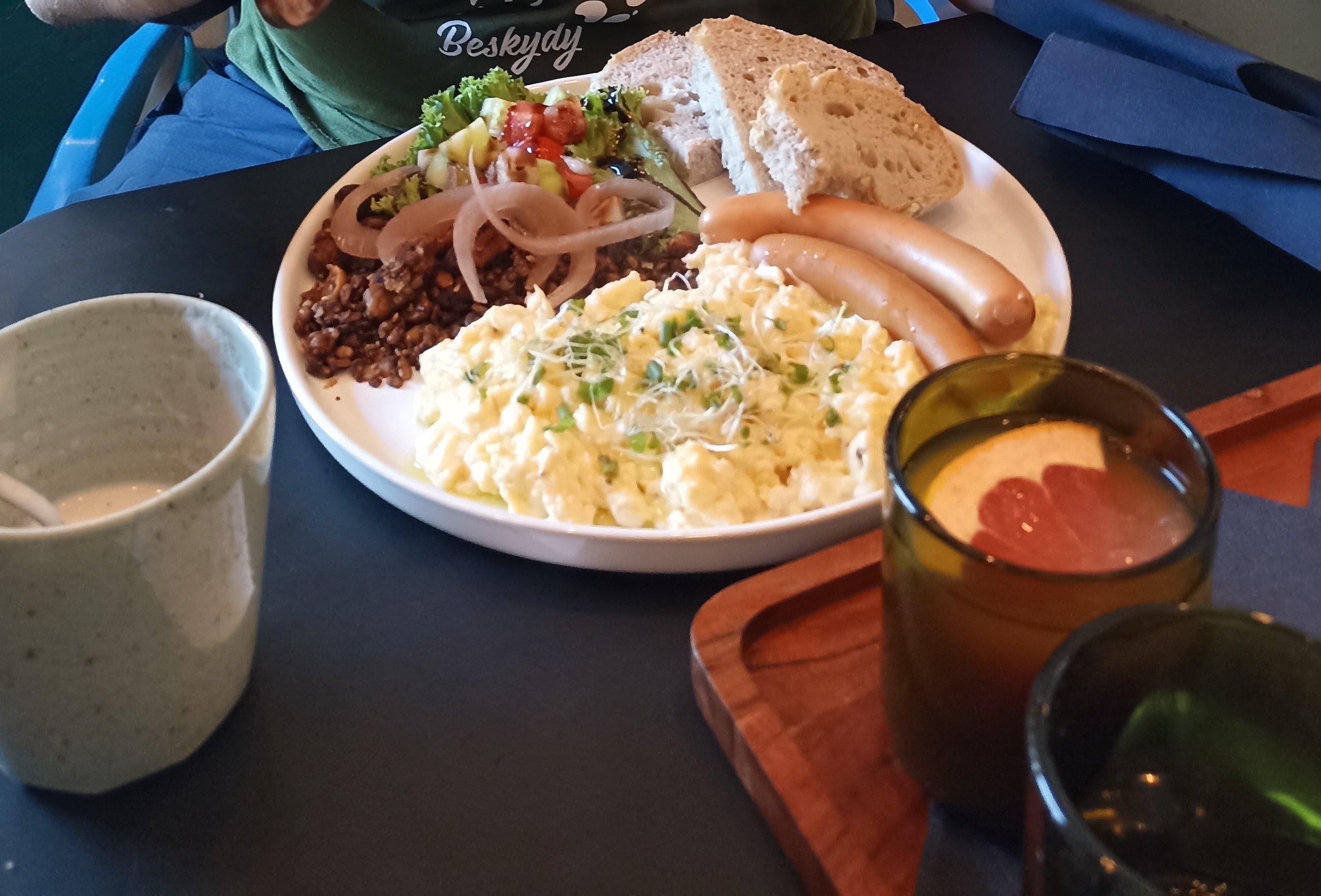 prostor kavárna a bistro foto 3