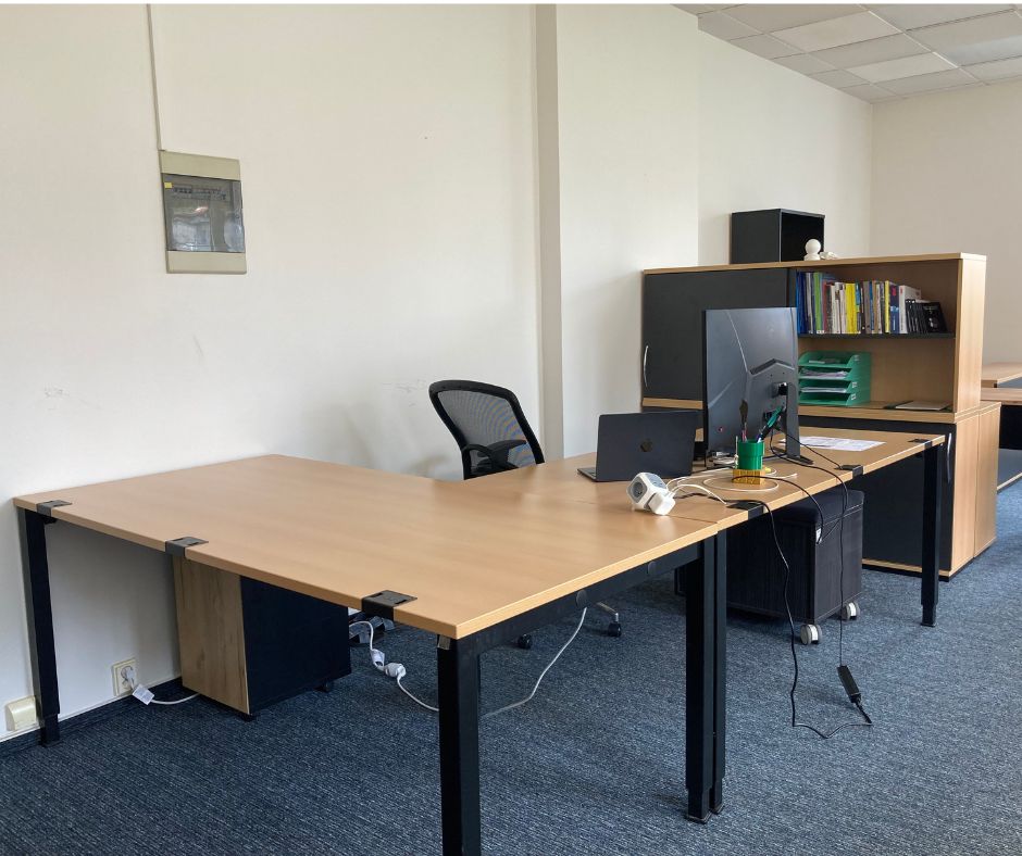 Bazar kancelářského nábytku KRMEC foto 2