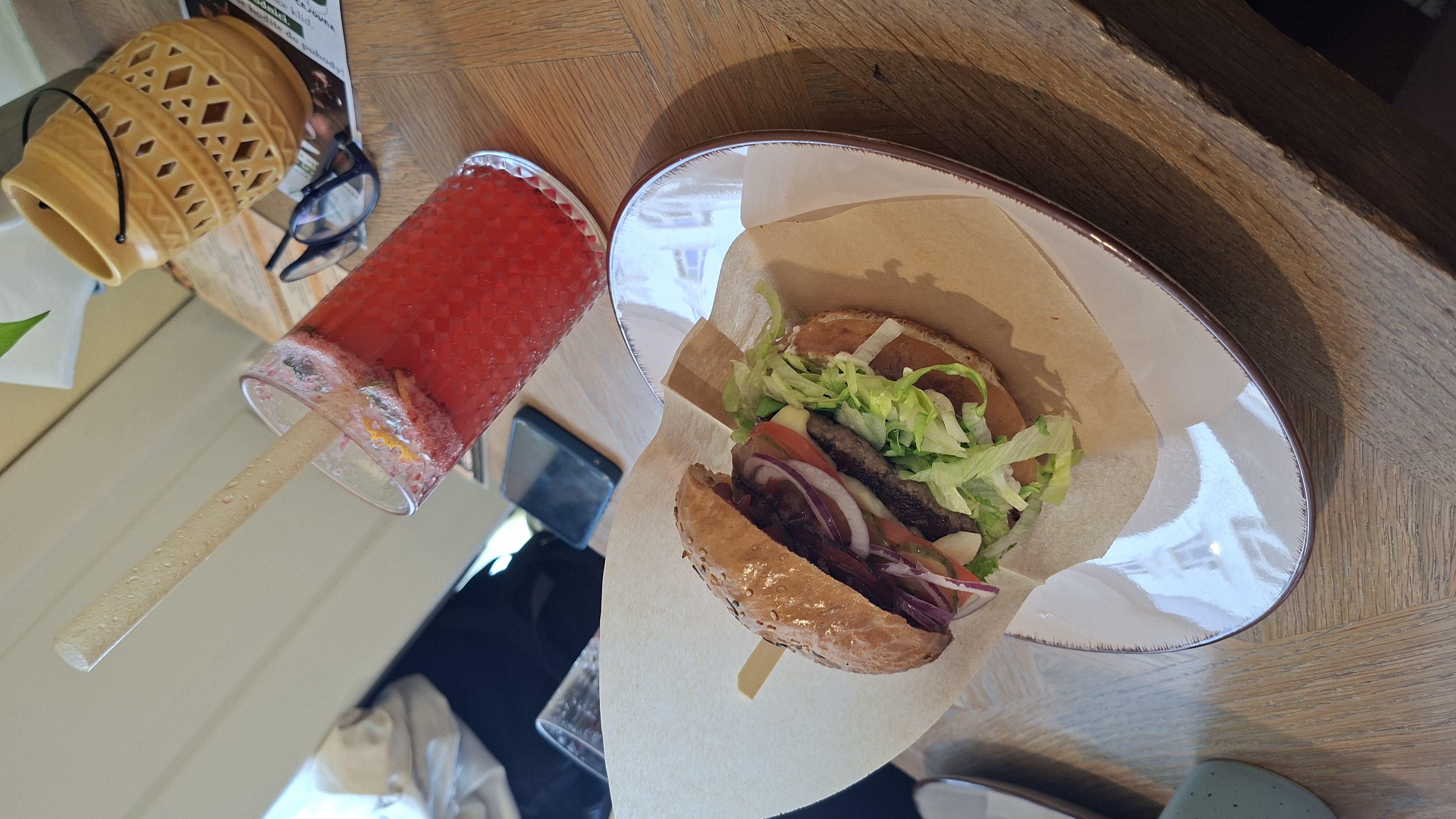 Brunette Burger foto 5