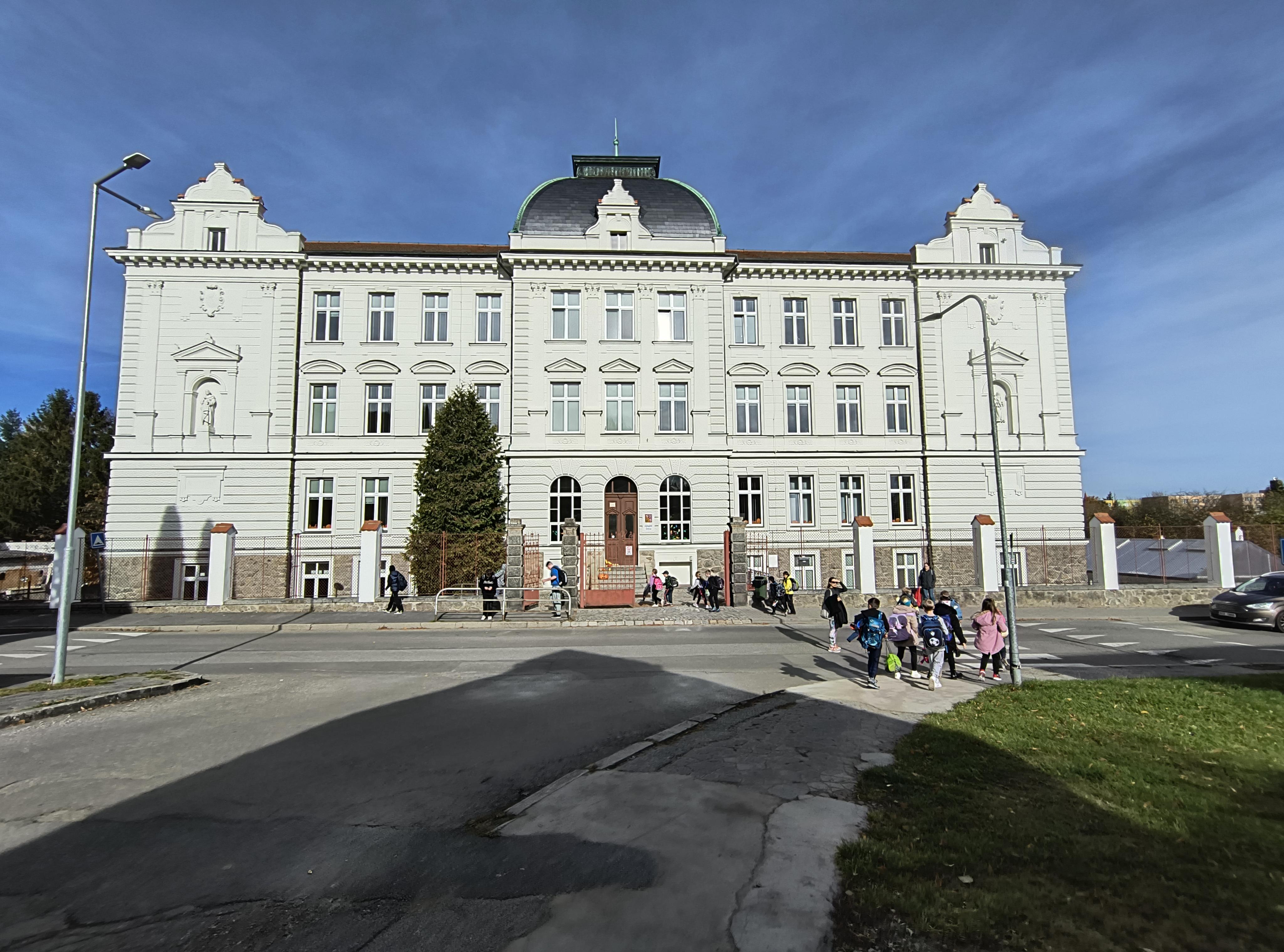 Základní škola Netolice, okres Prachatice foto 2