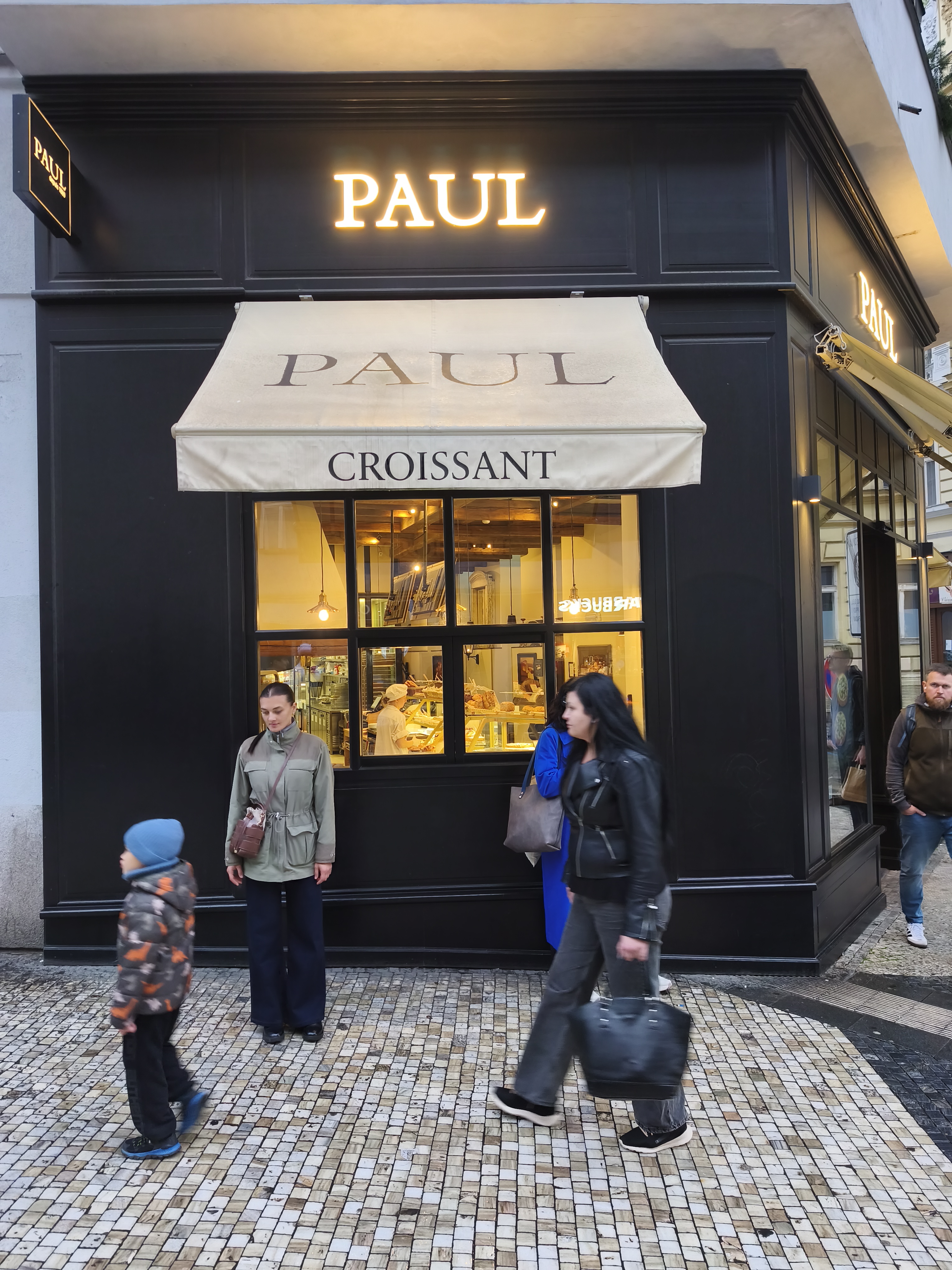 PAUL foto 6