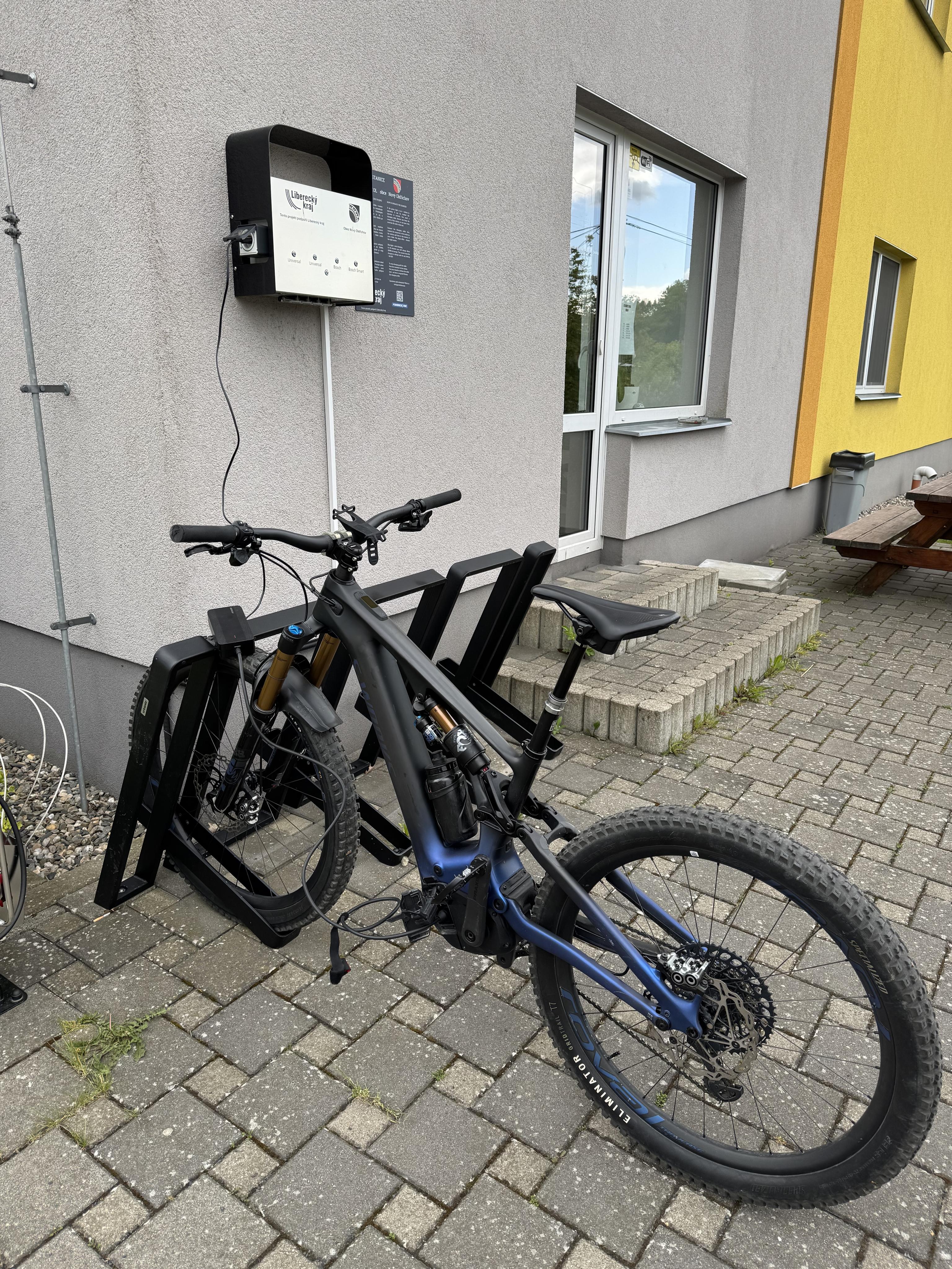 Nabíjecí stanice Centrum pro vzdělávání a kulturu Nový Oldřichov foto 2