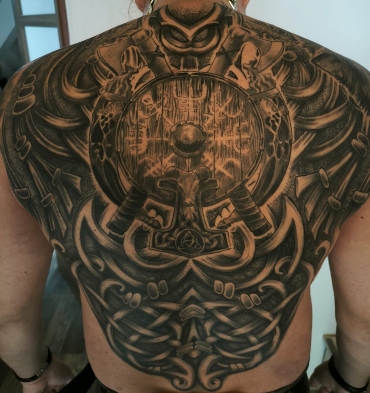 Tattoo LIVE AGE foto 3