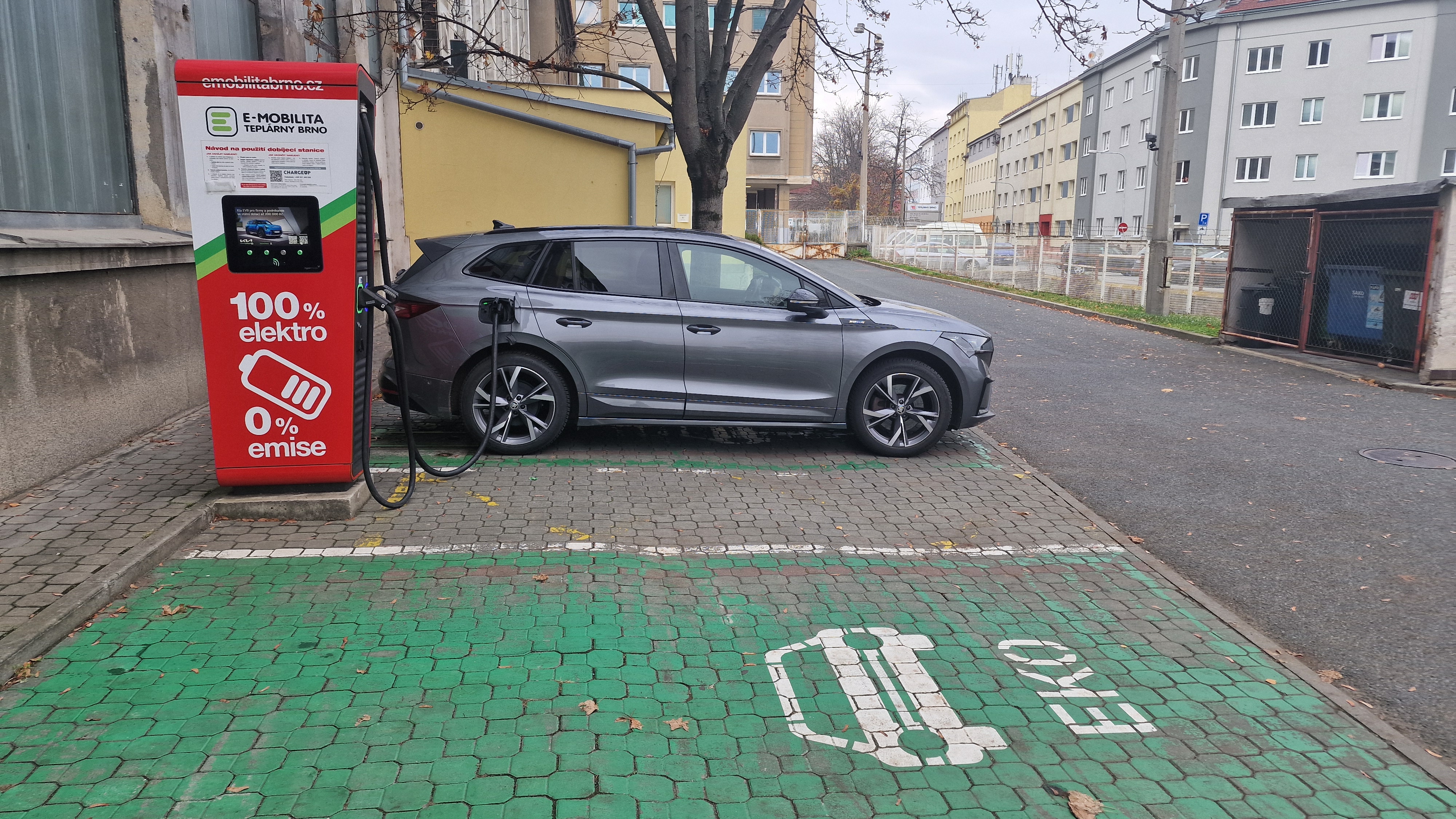 Veřejná rychlonabíjecí stanice Teplárny Brno foto 2