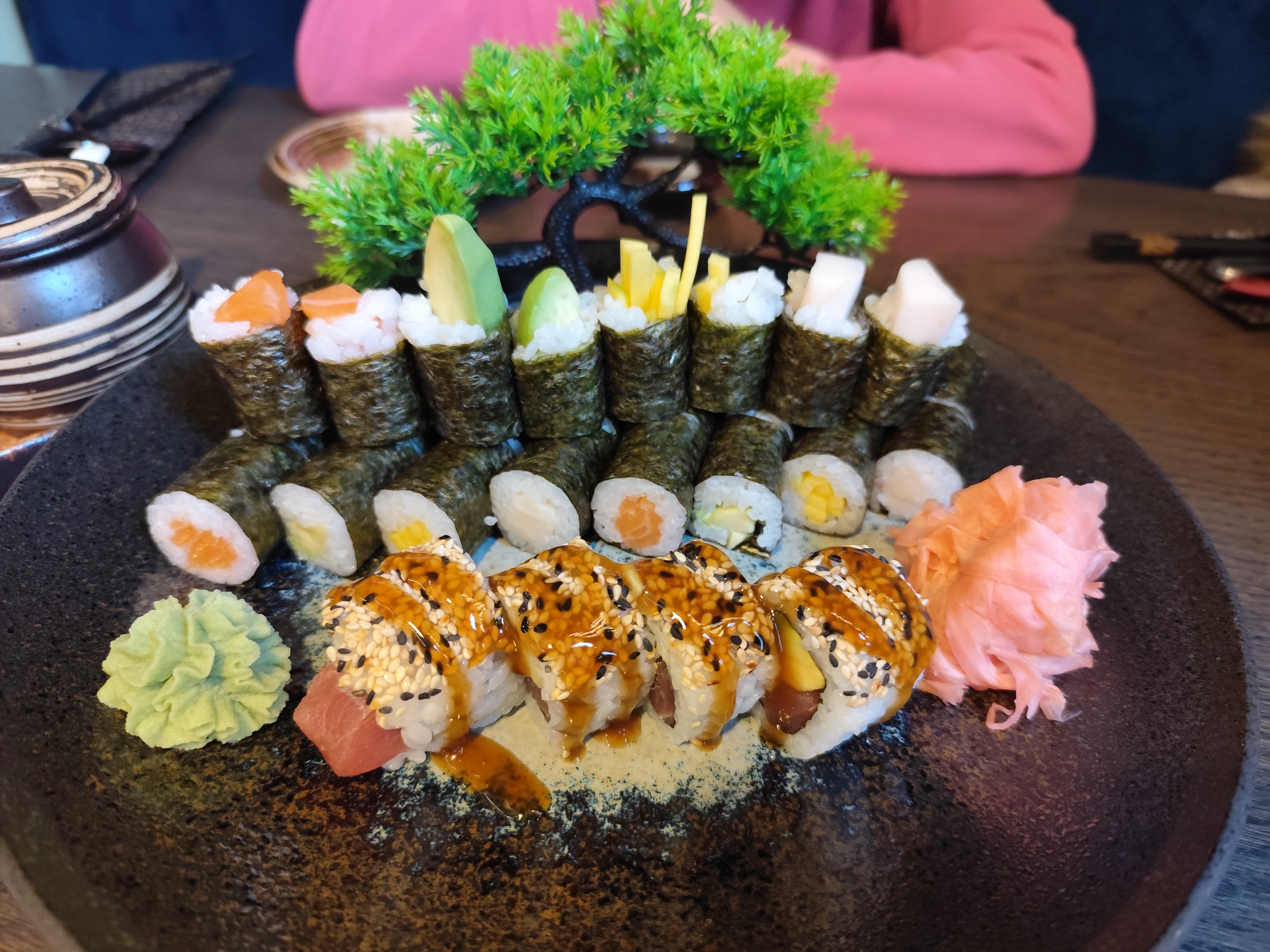 Lotus Restaurant - Grill & Sushi bar foto 2