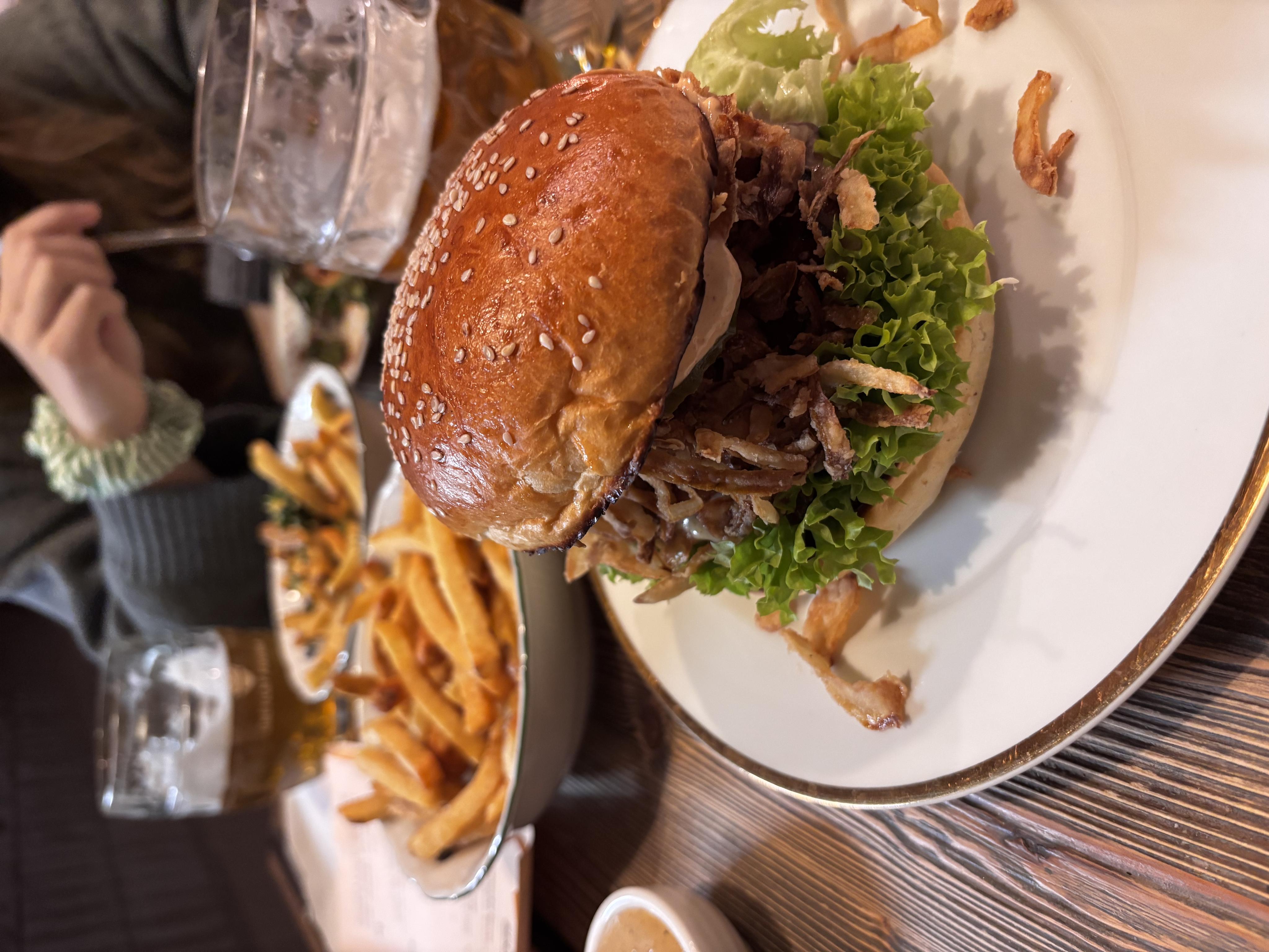 Dish - fine burger bistro foto 1