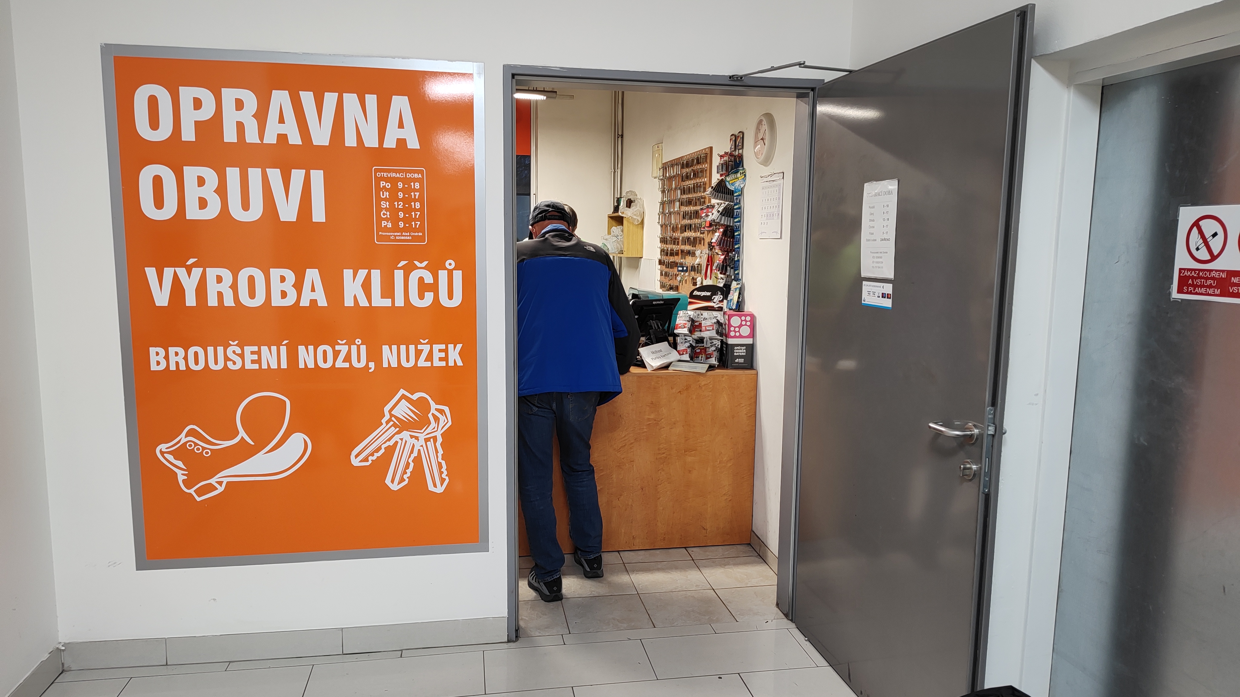 Opravna obuvi náměstí Svornosti foto 1