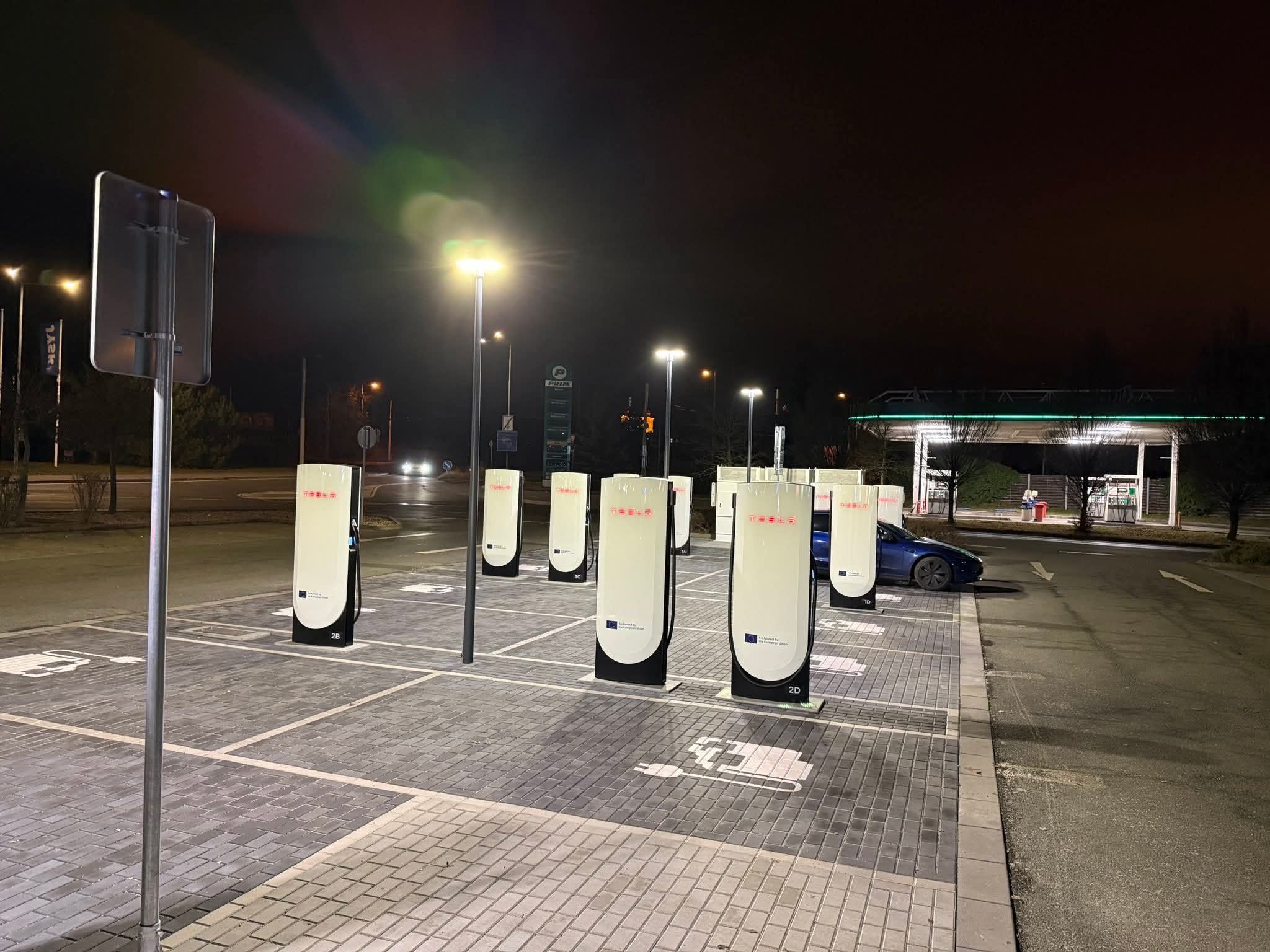 Nabíjecí stanice Tesla foto 4