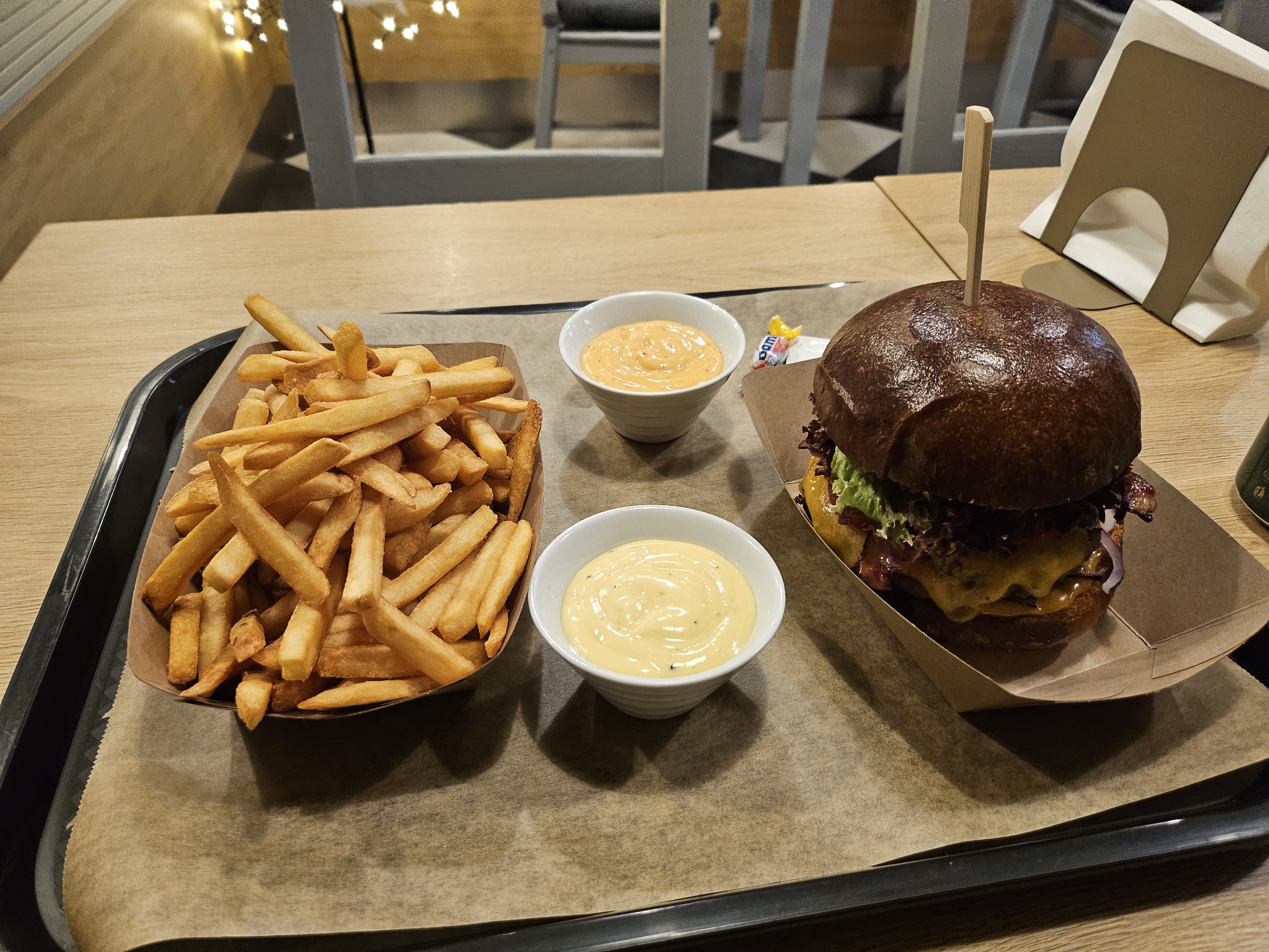 Dugi's Burger foto 2