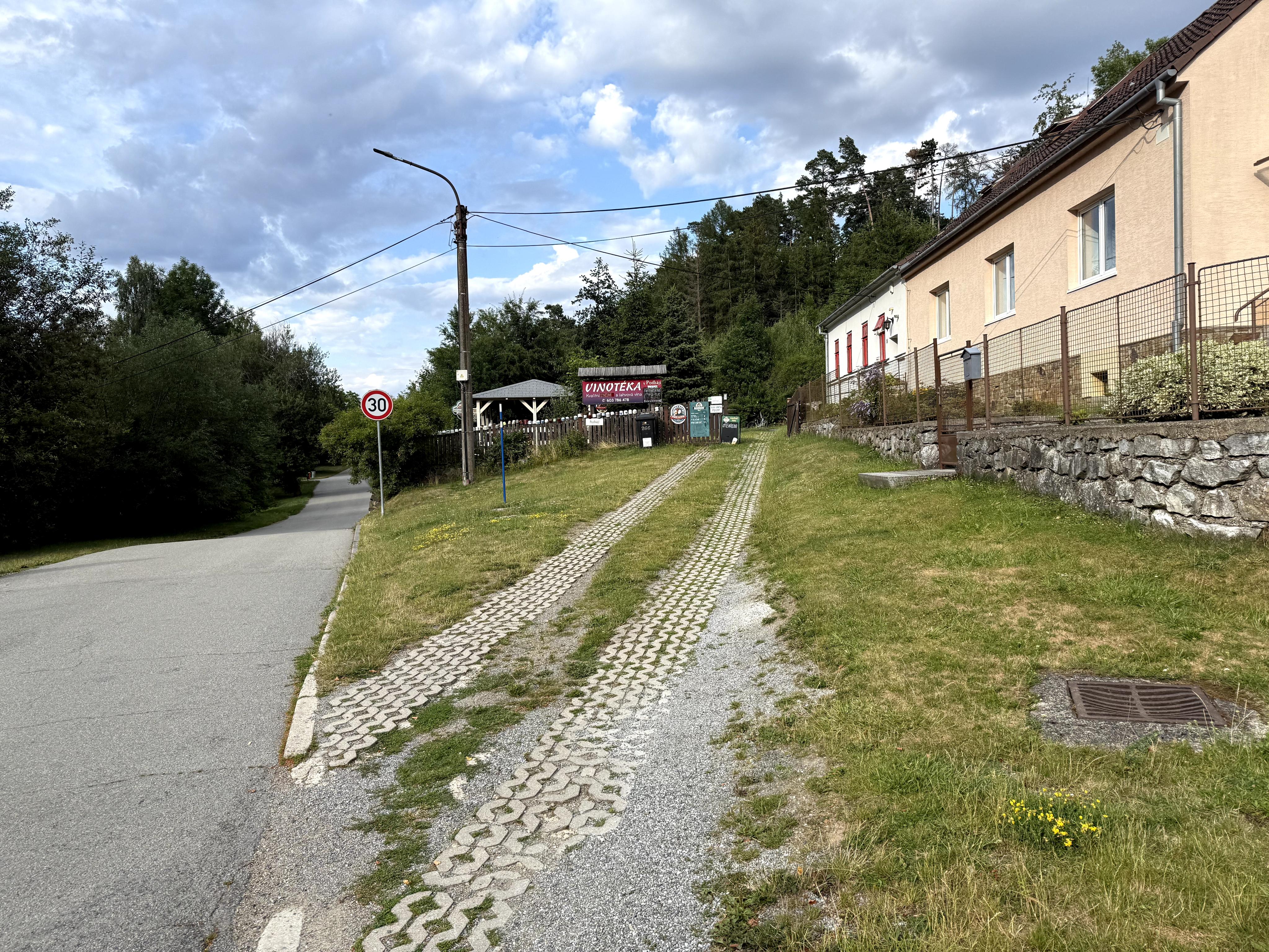 Vinotéka/Pivotéka v Podhájí foto 2