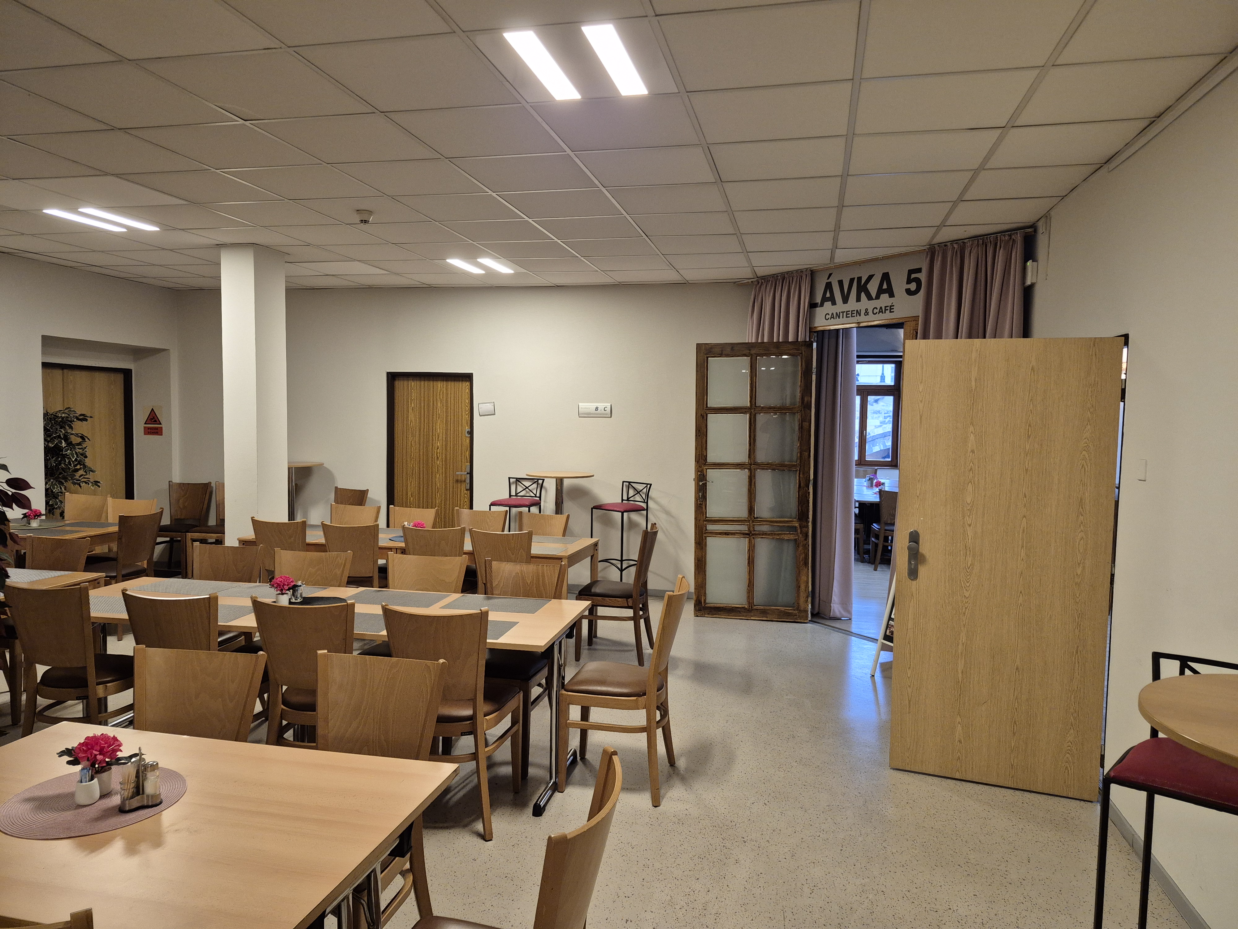 SCÉNA 5 & CANTEEN foto 4