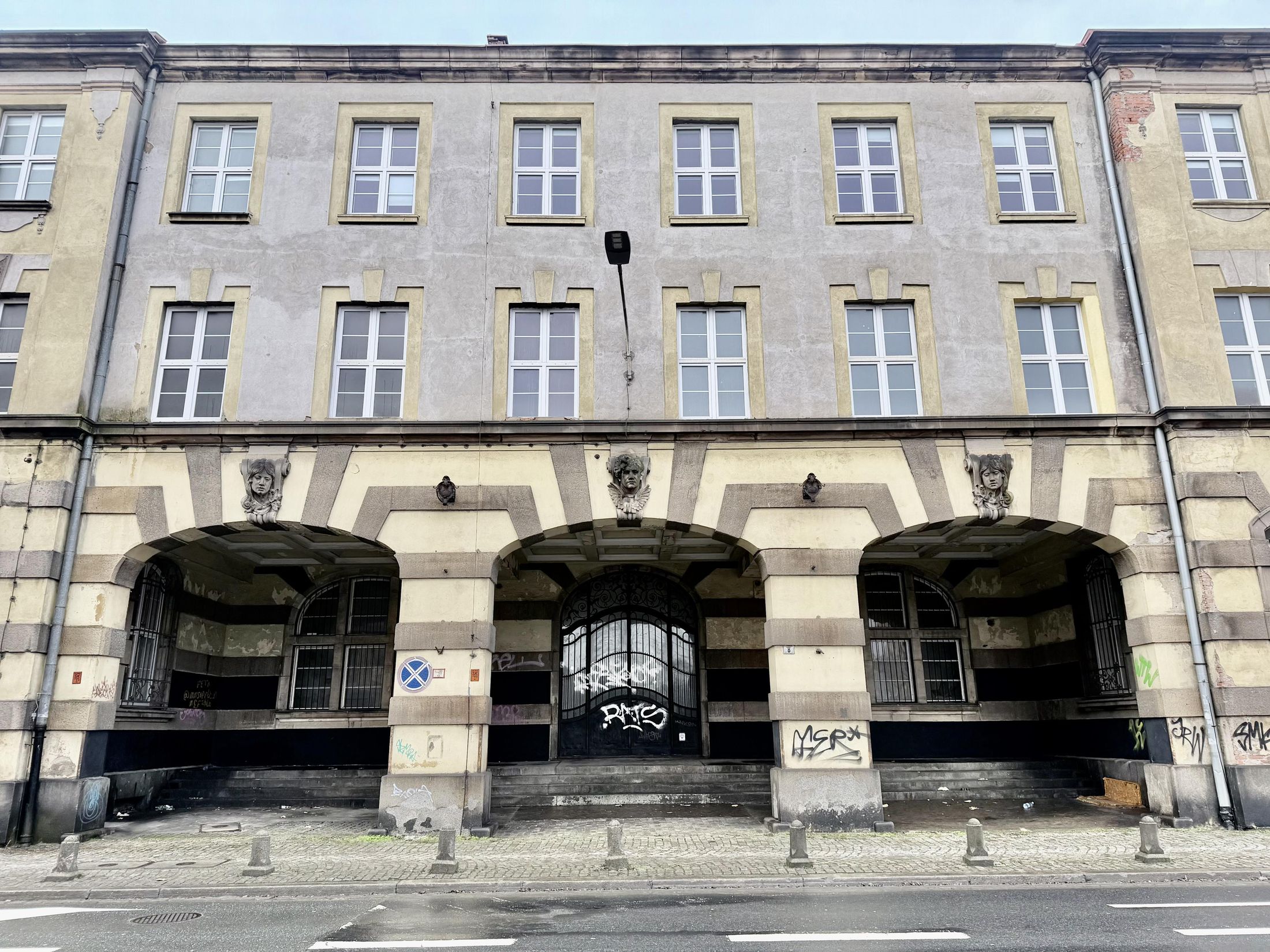 gmach poczty paczkowej Wrocław