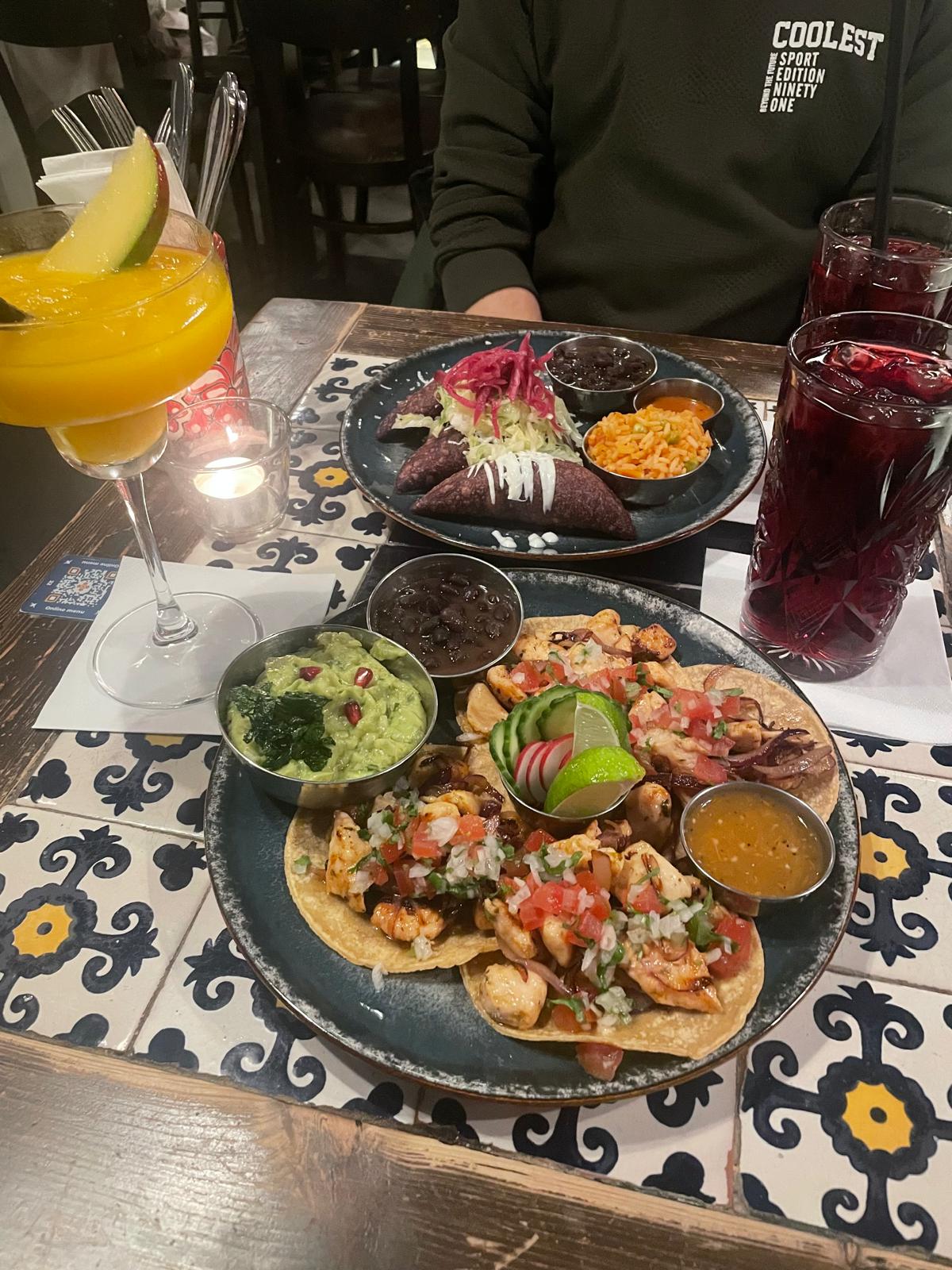 LAS ADELITAS foto 3