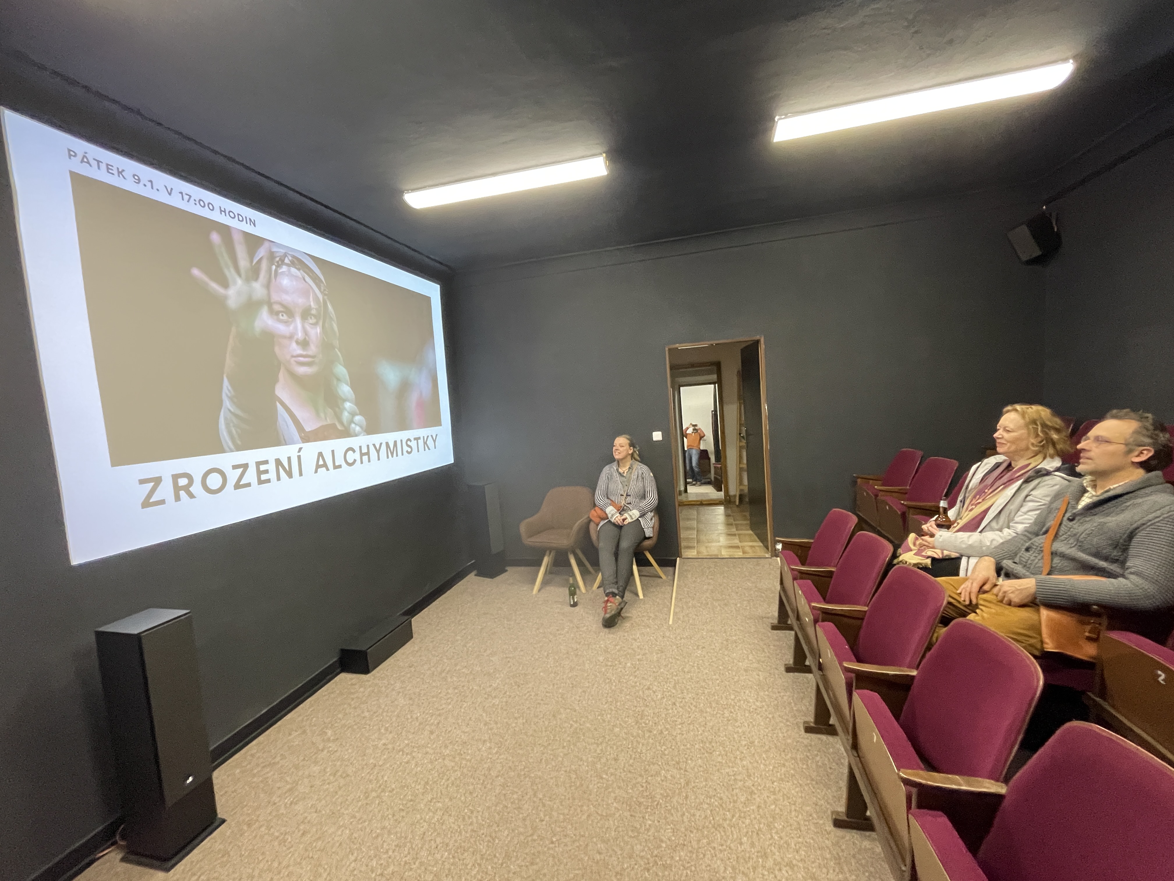 Čekárna – minikino & klubovna foto 2