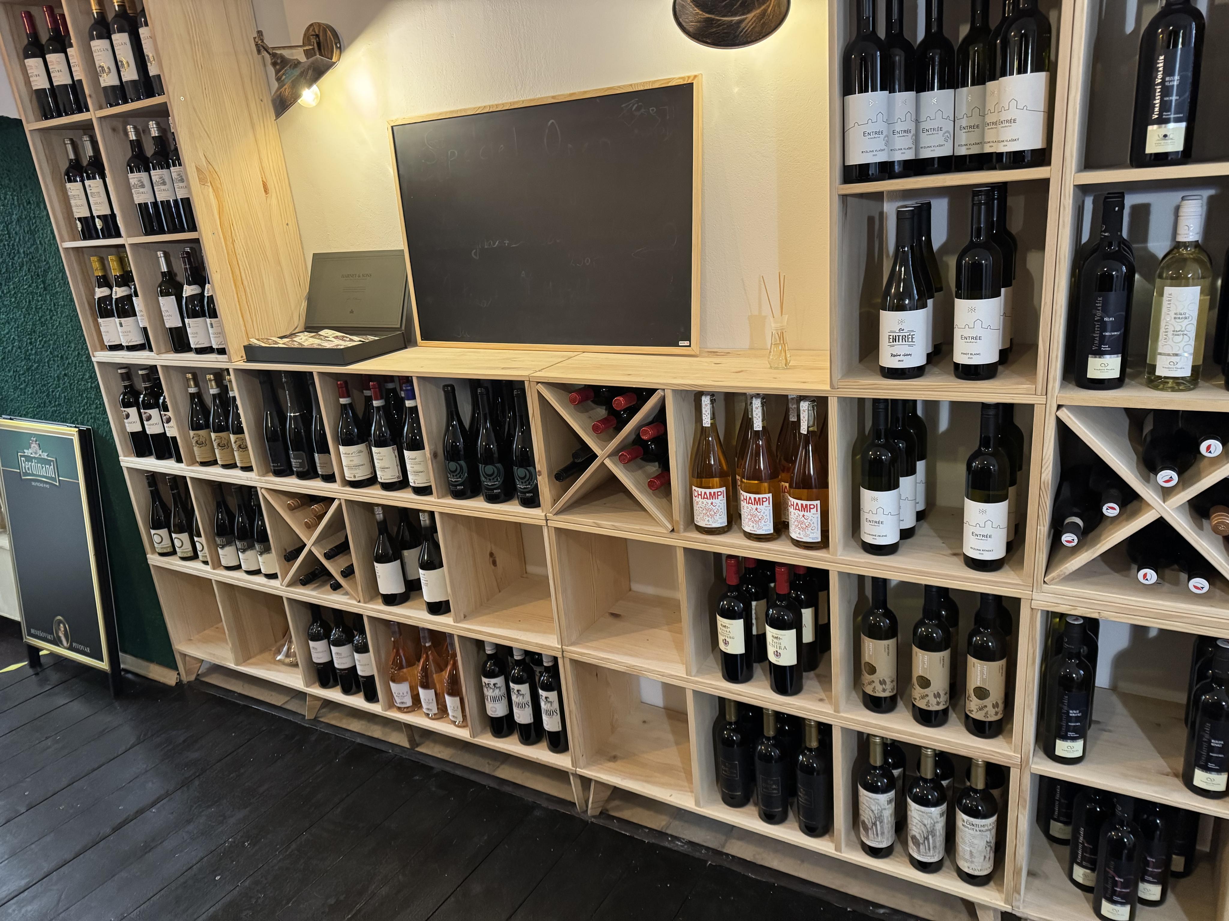 TURET Wine Bar & Bistro foto 3