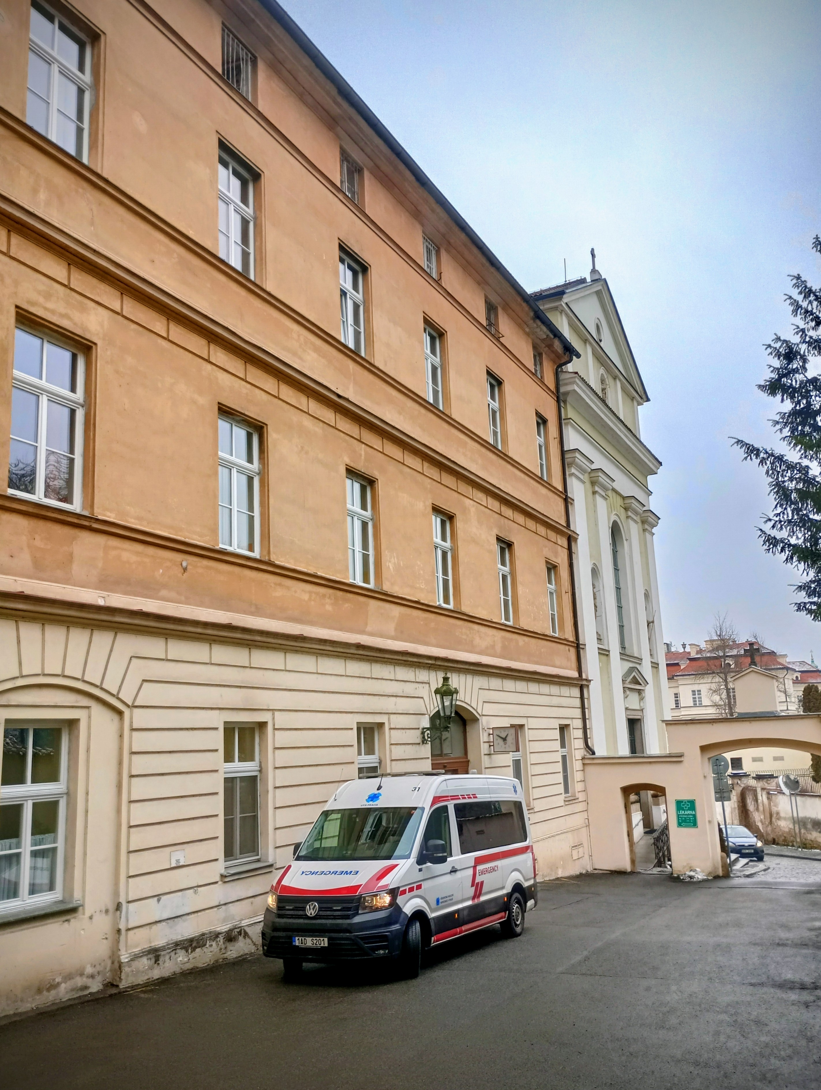 Nemocnice Milosrdných sester sv. Karla Boromejského v Praze foto 4
