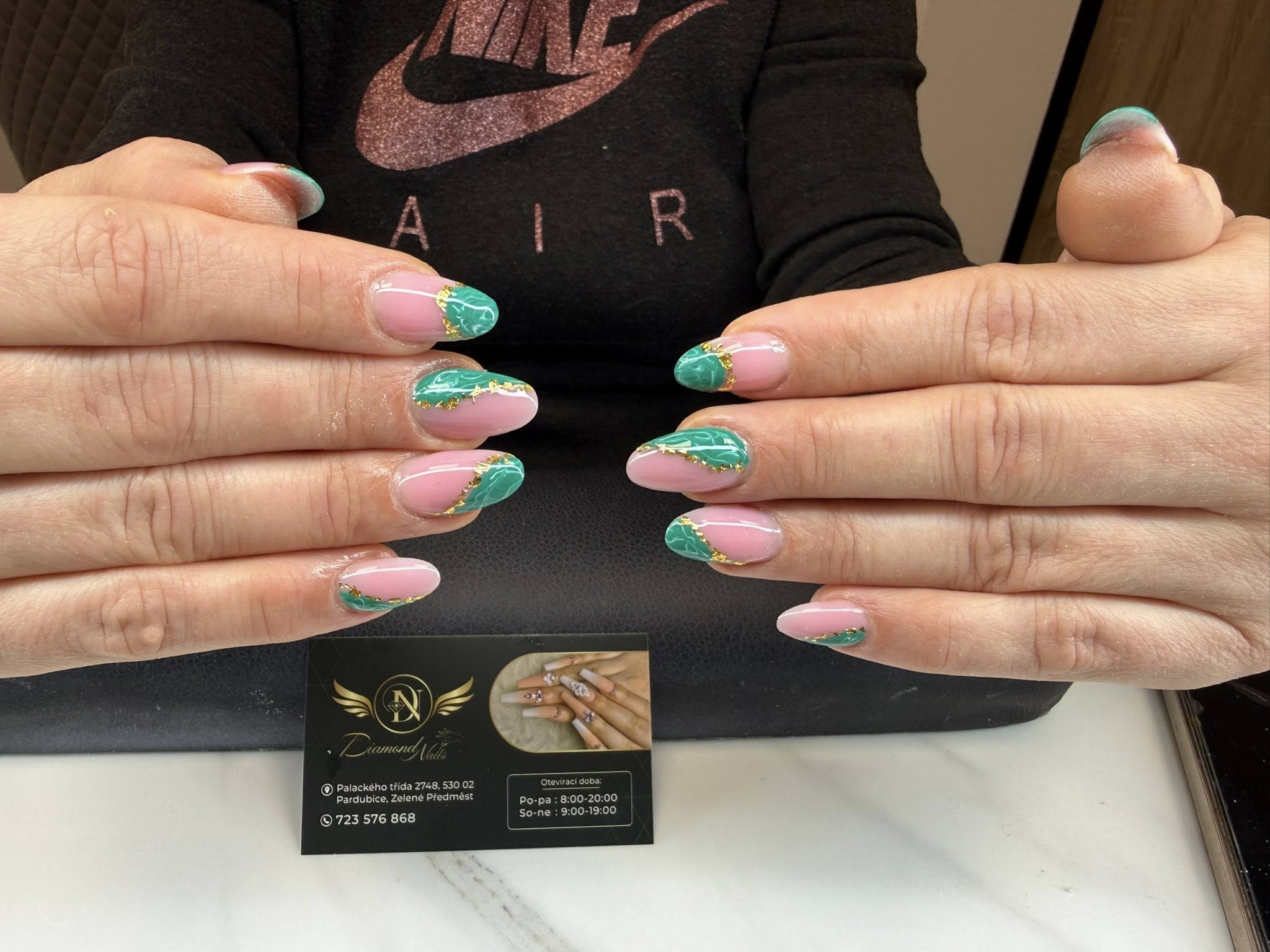 Diamond Nails foto 2